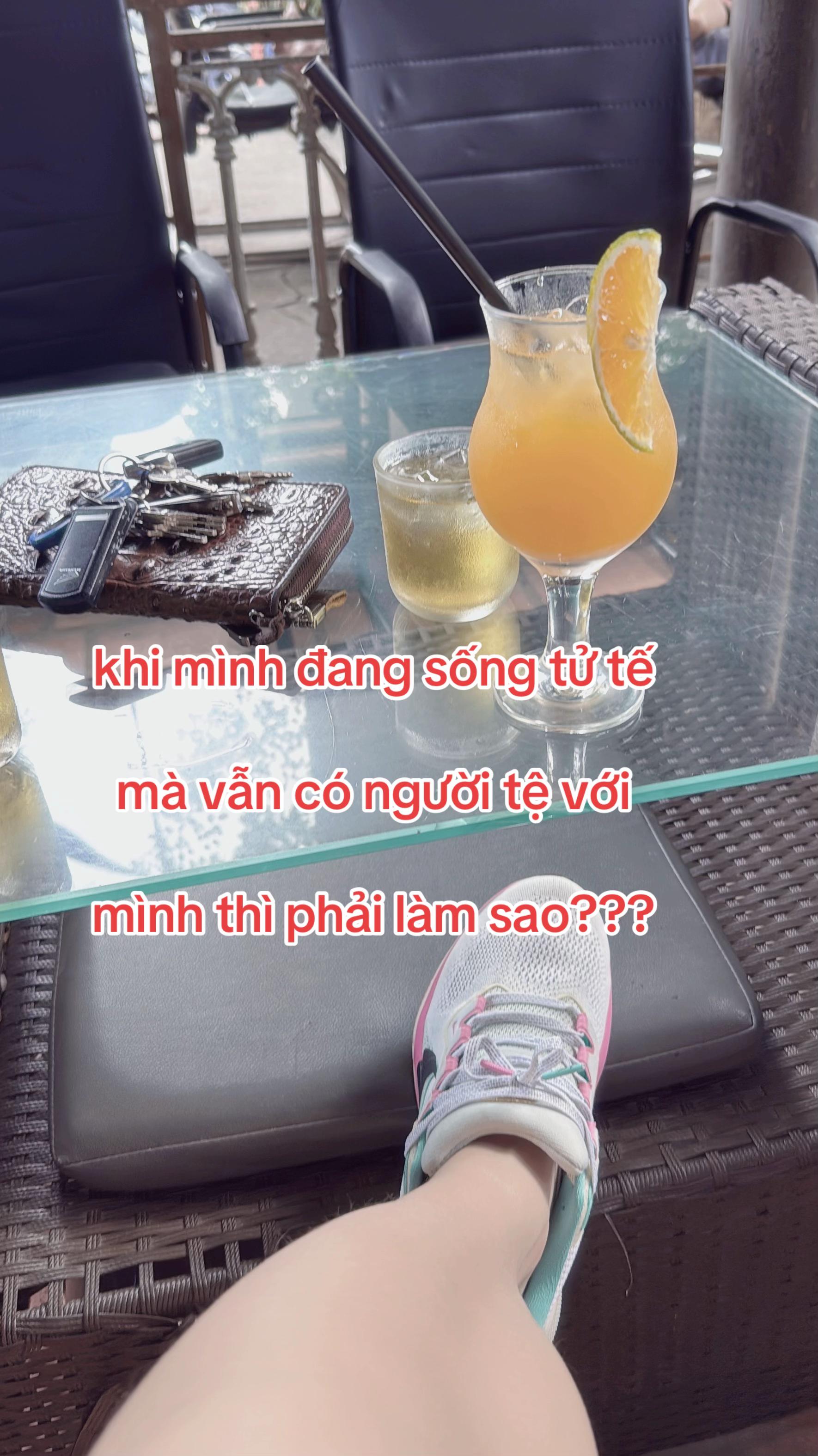 @G&aacute;i &ecirc; sắc ế