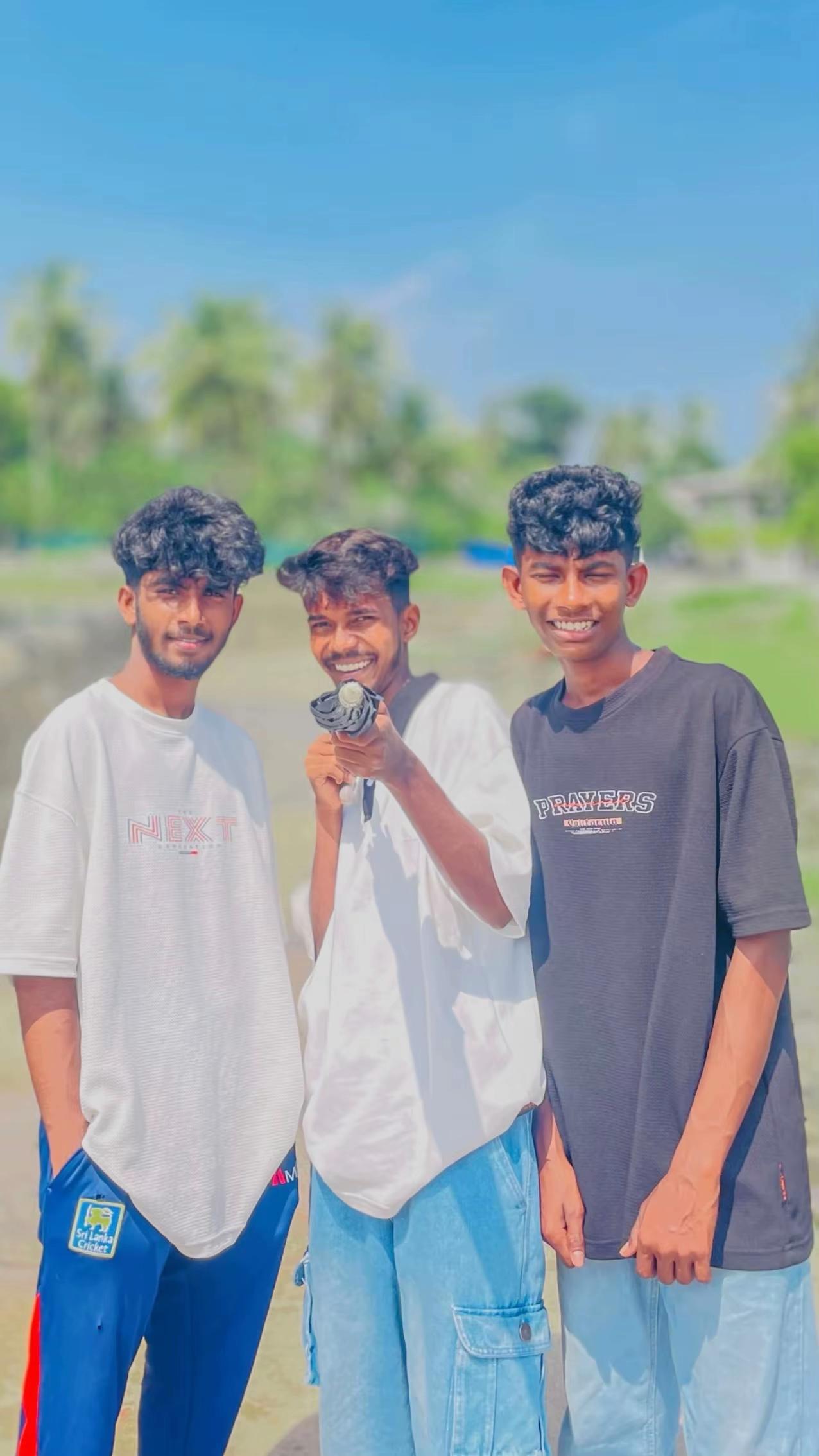 @itz__me__dhanu_