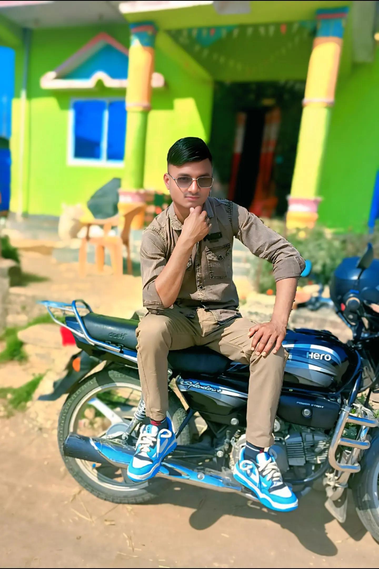 @👑👑👑dipai Maurya 👑👑👑👑