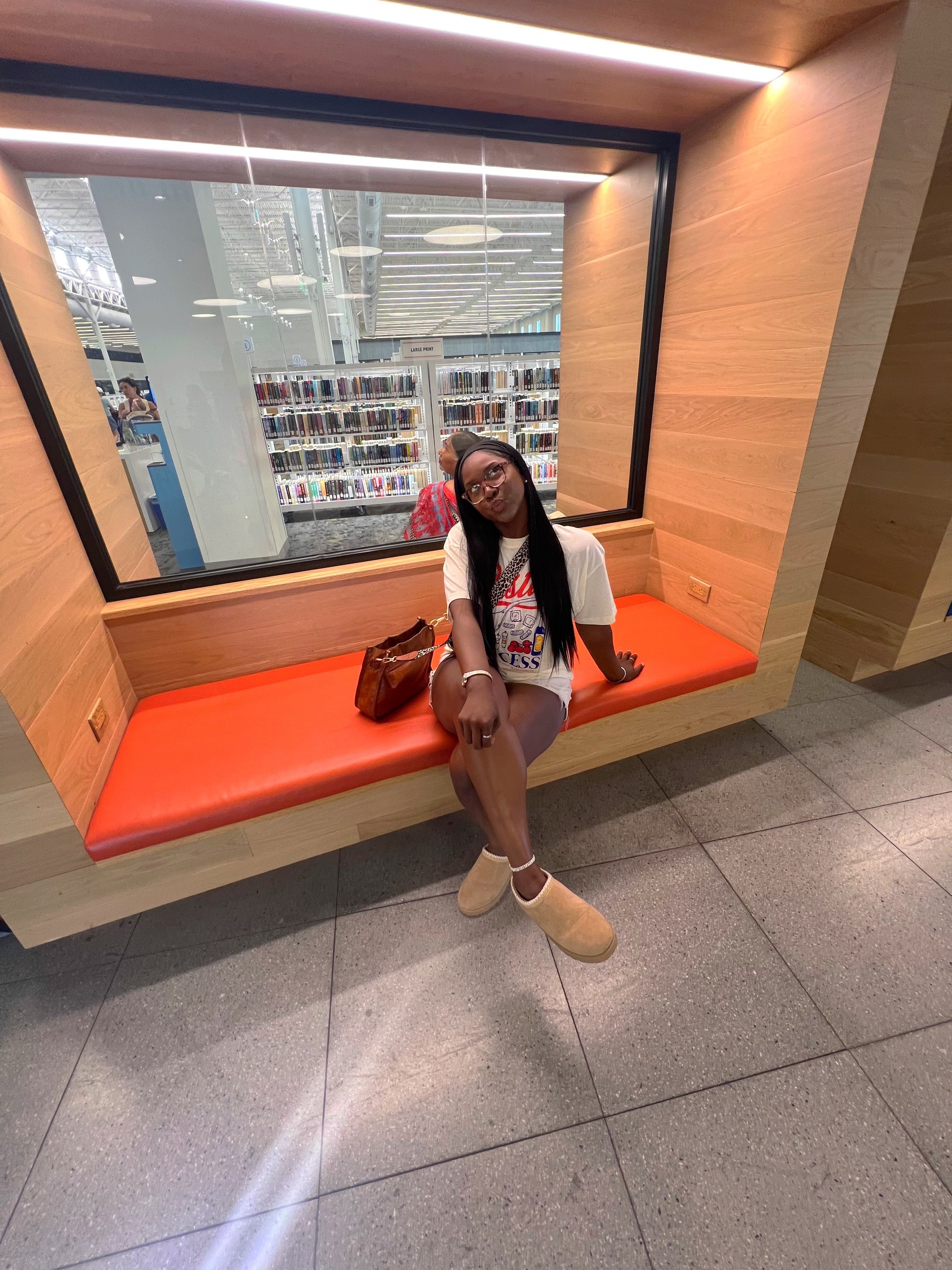 @april ᥫ᭡