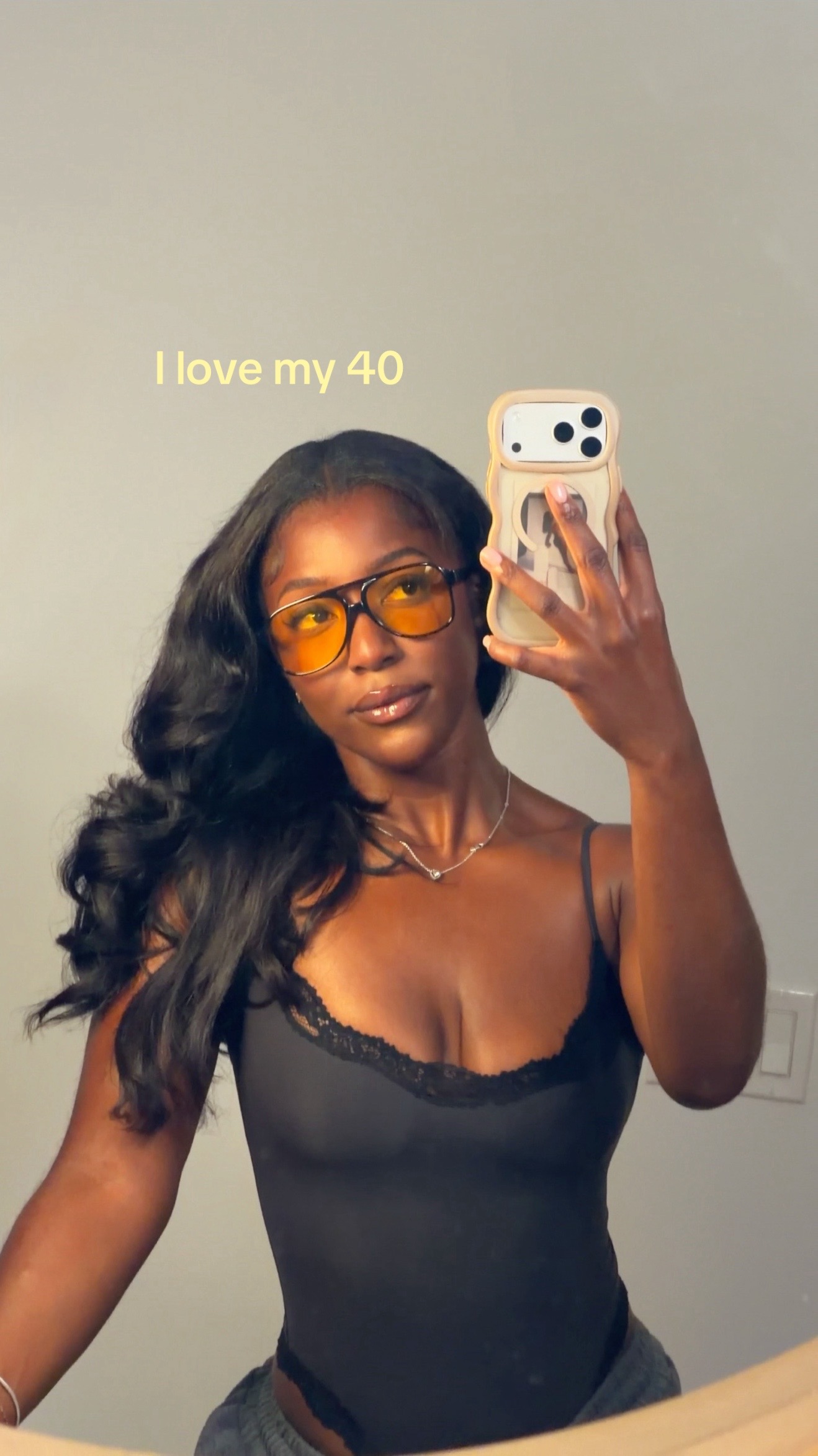 @mo
