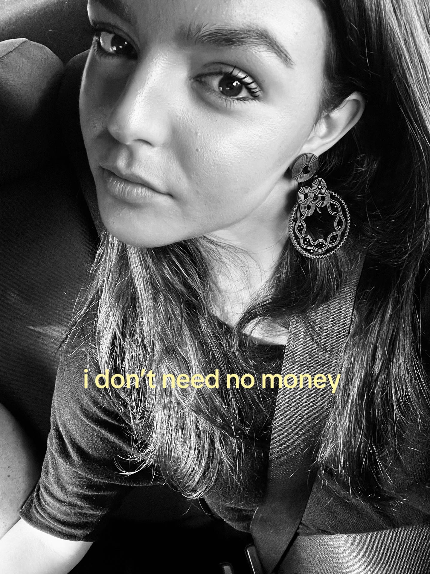@adrianagago