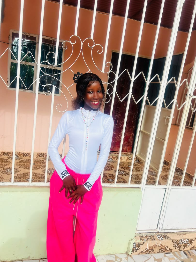 @Female Pa Ebou 💯😜