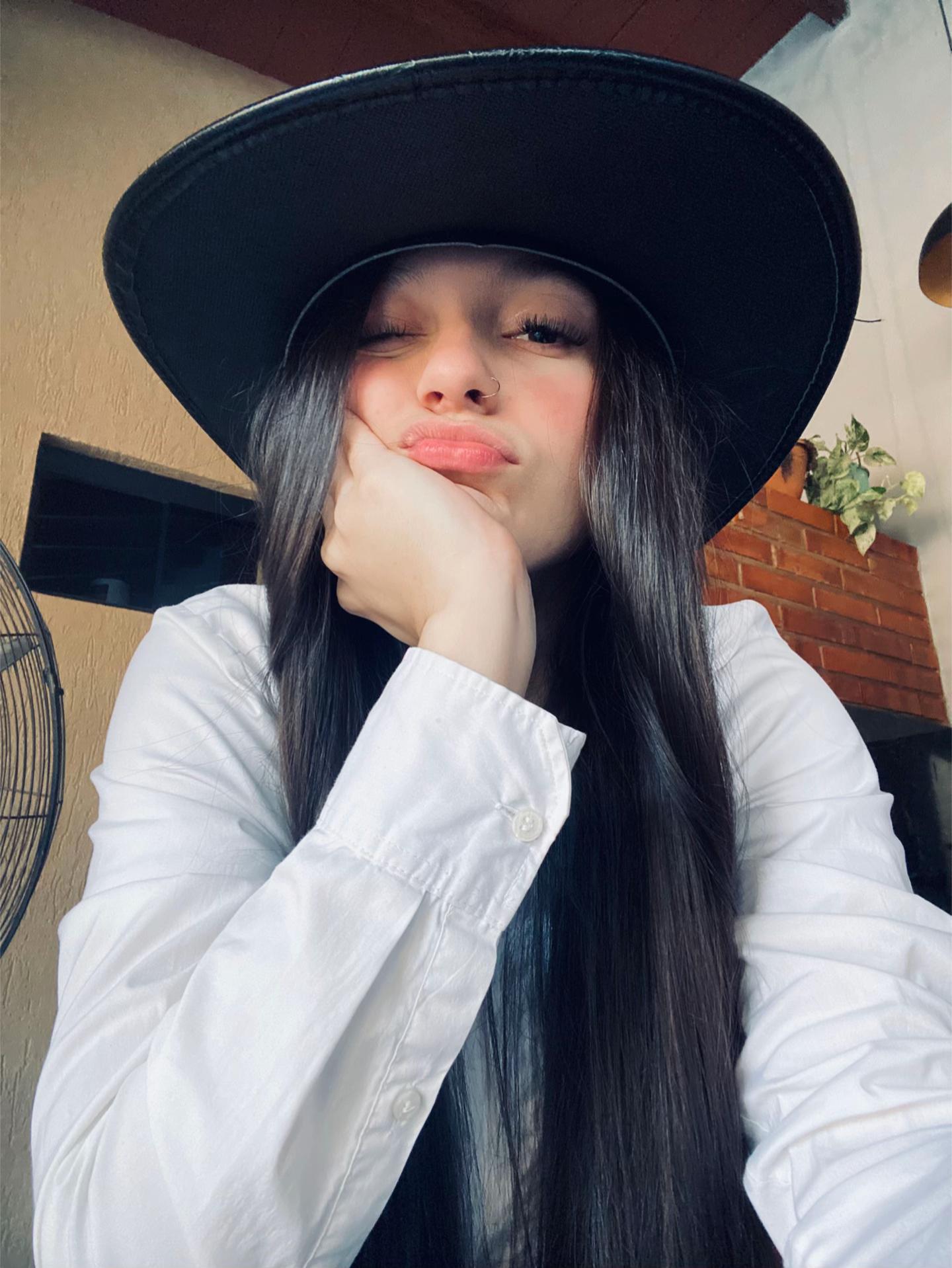 @𝒪𝓇𝓉𝒾𝓏