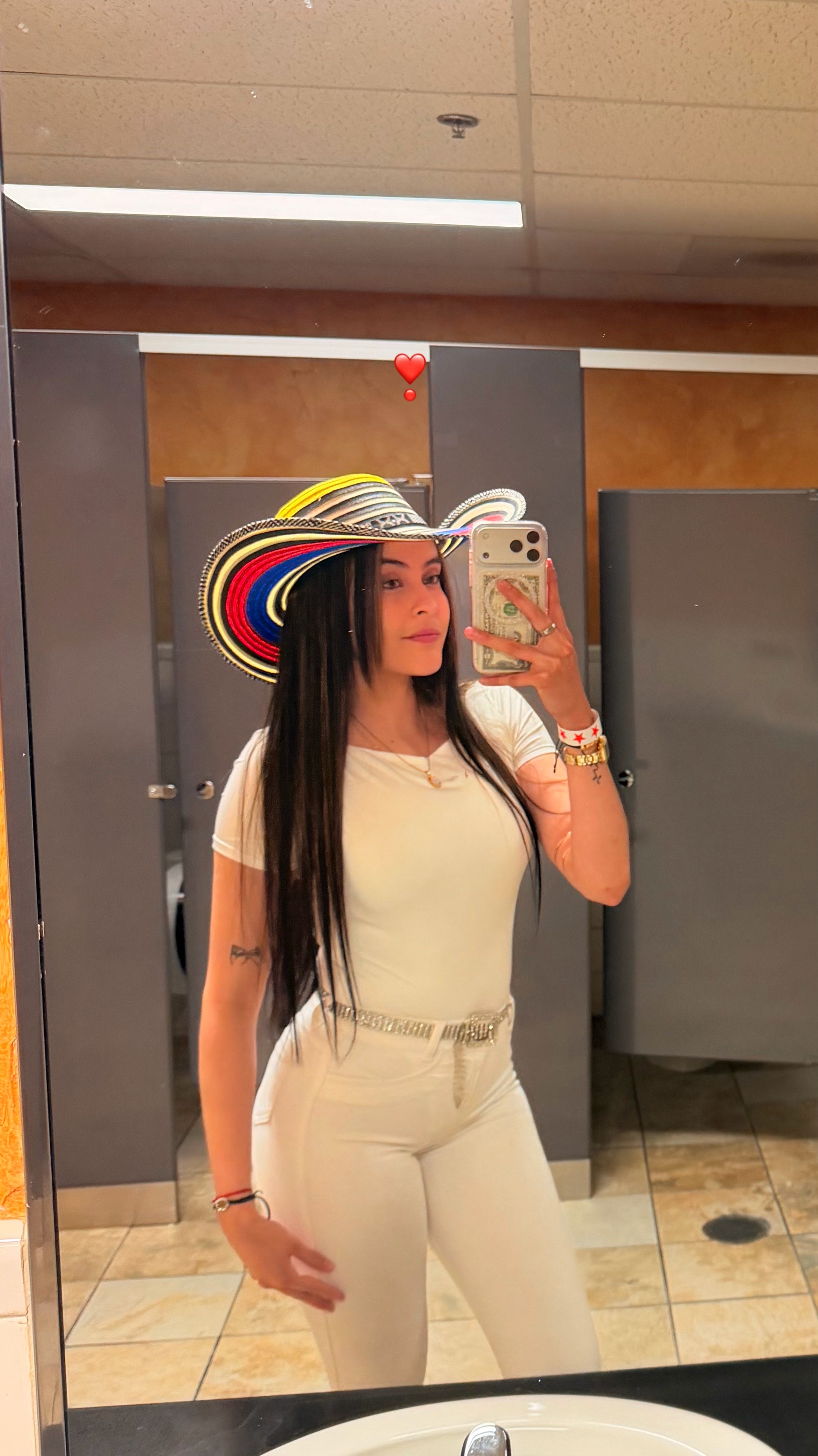 @💕Ąɓƴ🎀