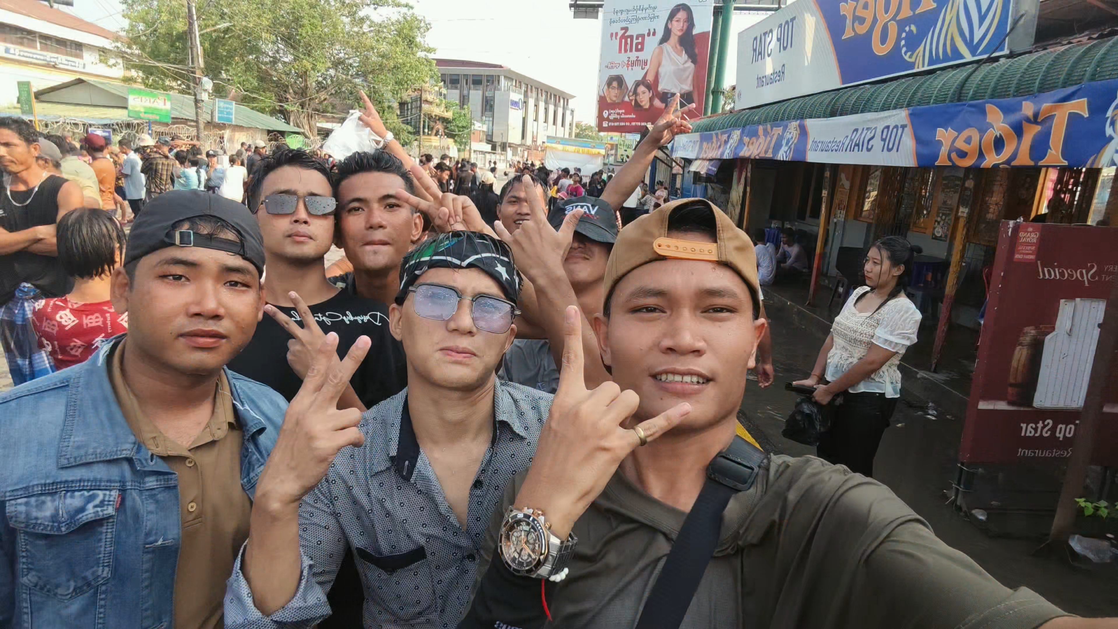 @စေတလုံး မောင်ဖုန်း🤙⚡