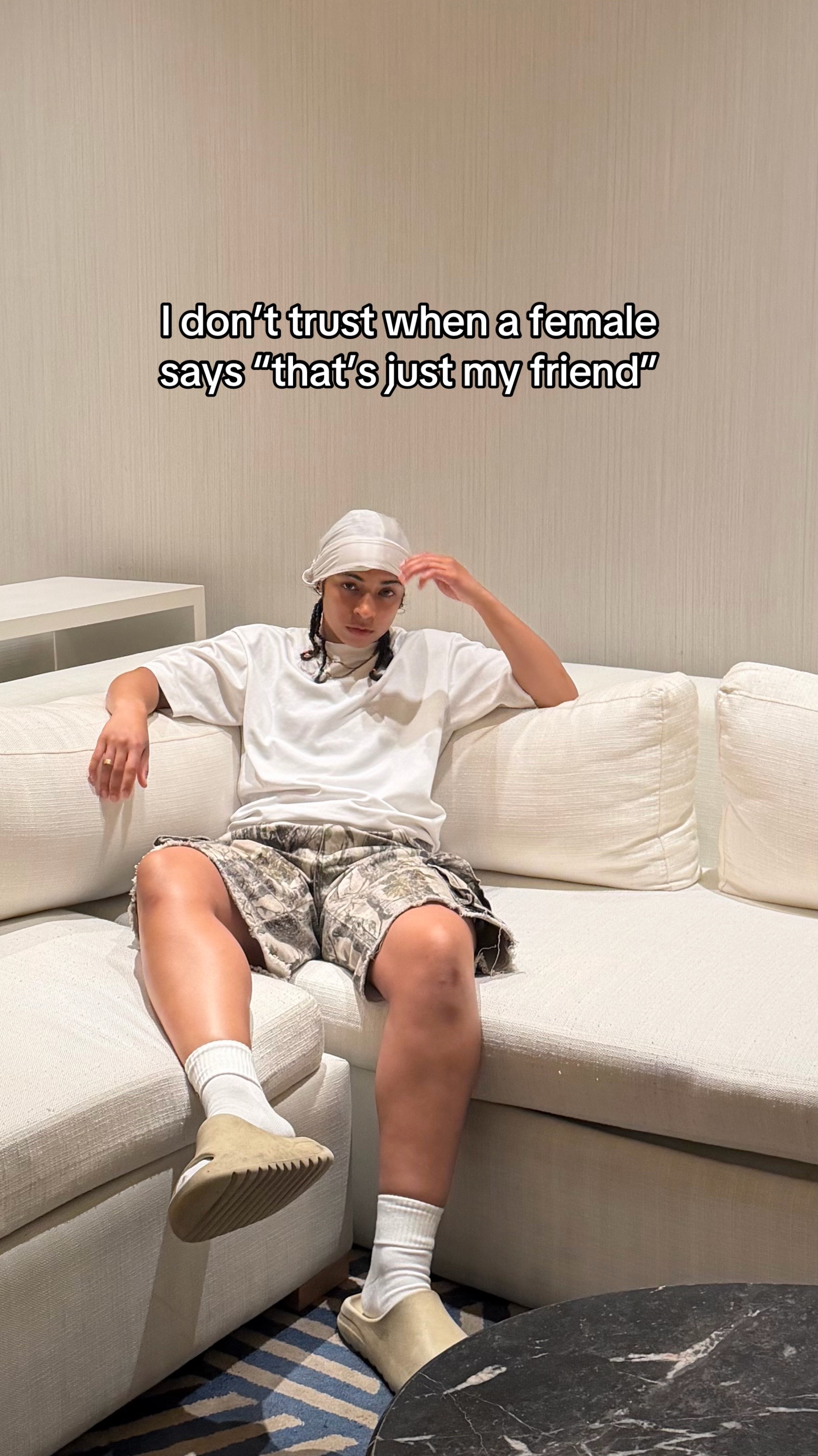 @👩🏾&zwj;❤️&zwj;💋&zwj;👩🏽