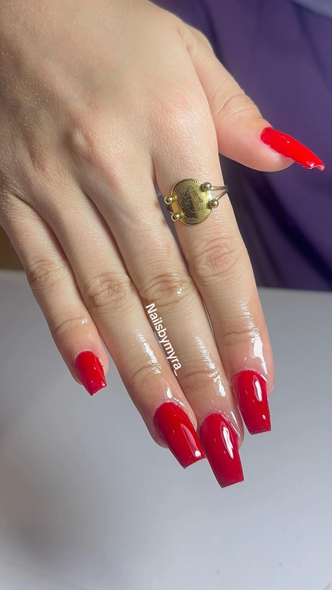 @Nailsbymyra_