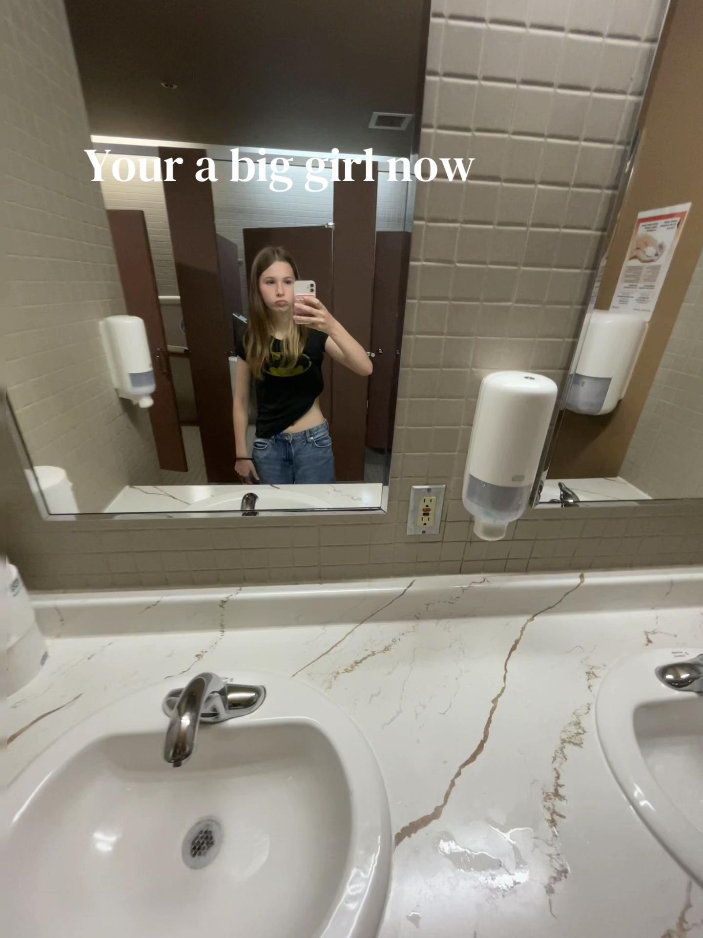 @𝓒𝓱𝓪𝓻𝓵𝓮𝓲𝓰𝓱