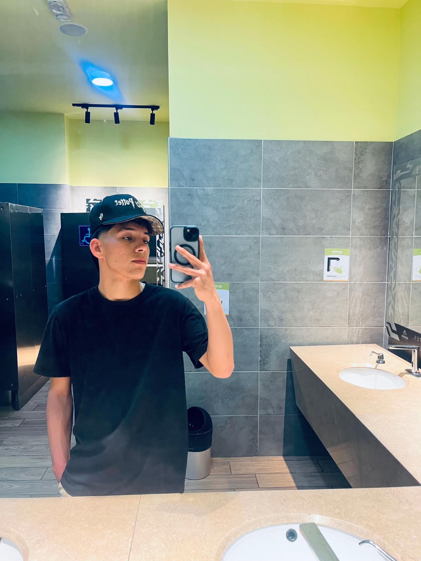 @𝓙𝓱𝓸𝓷 𝓐𝓵𝓮𝔁🪽