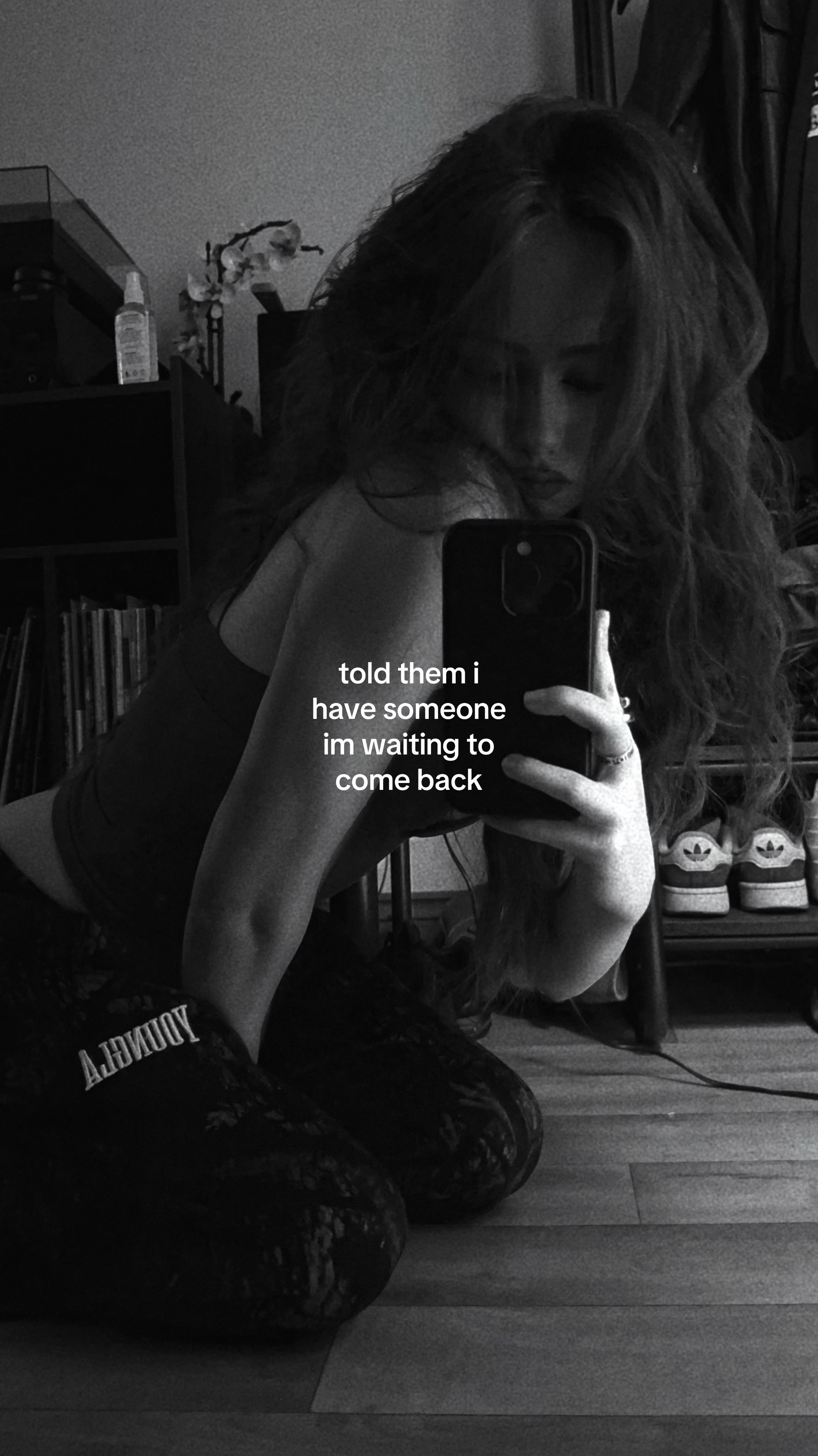 @𑣲𝄞lolarae