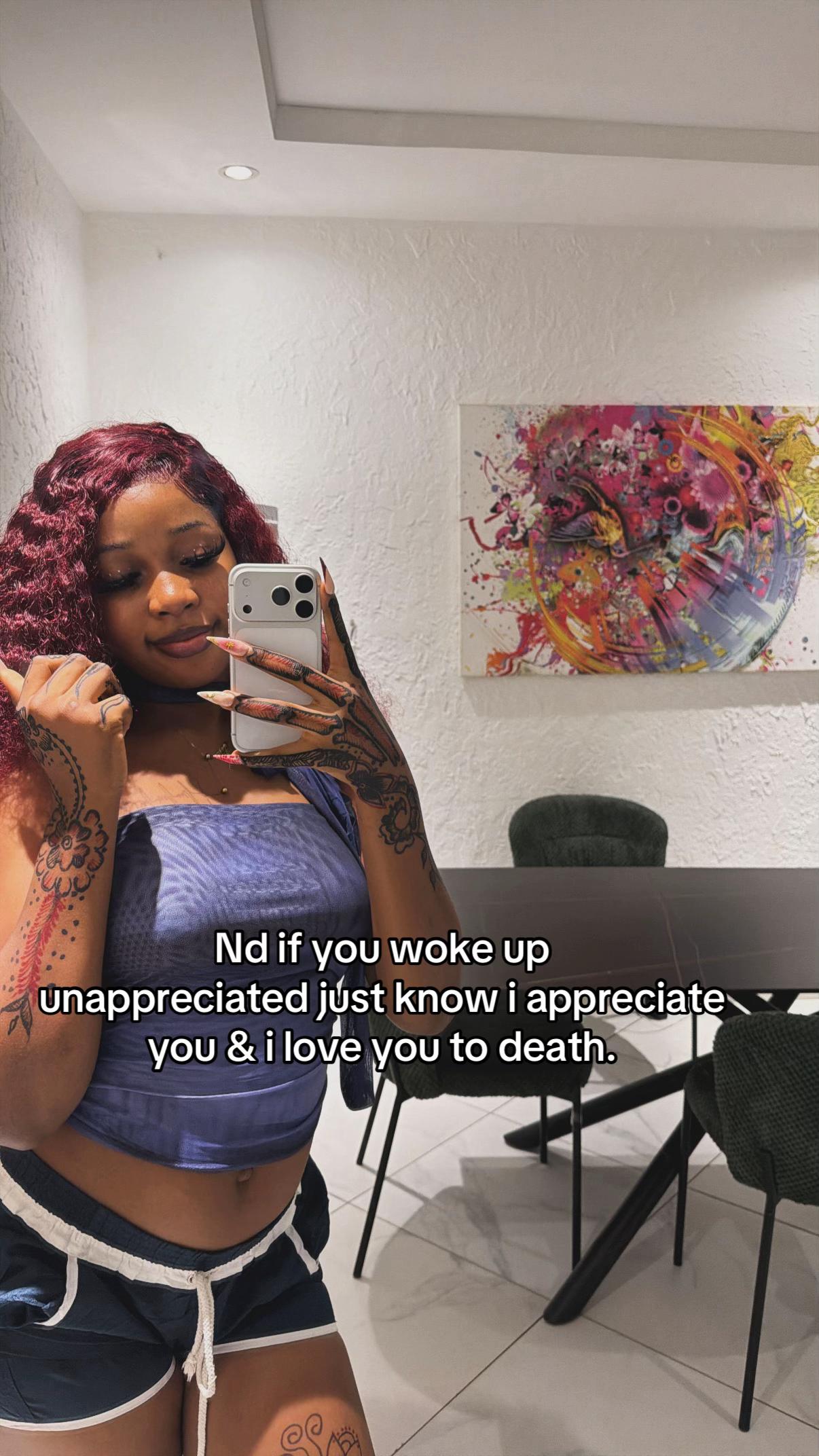 @Ella🖤