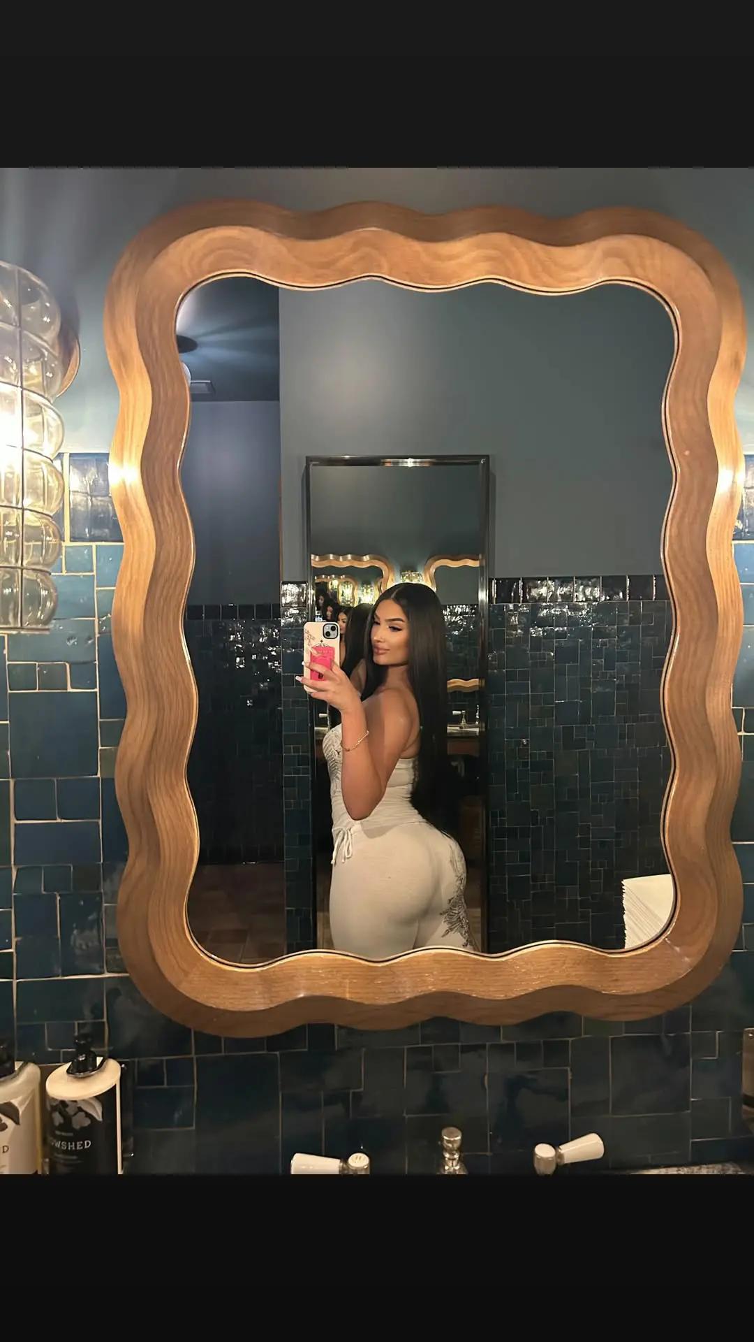 @Camila parker