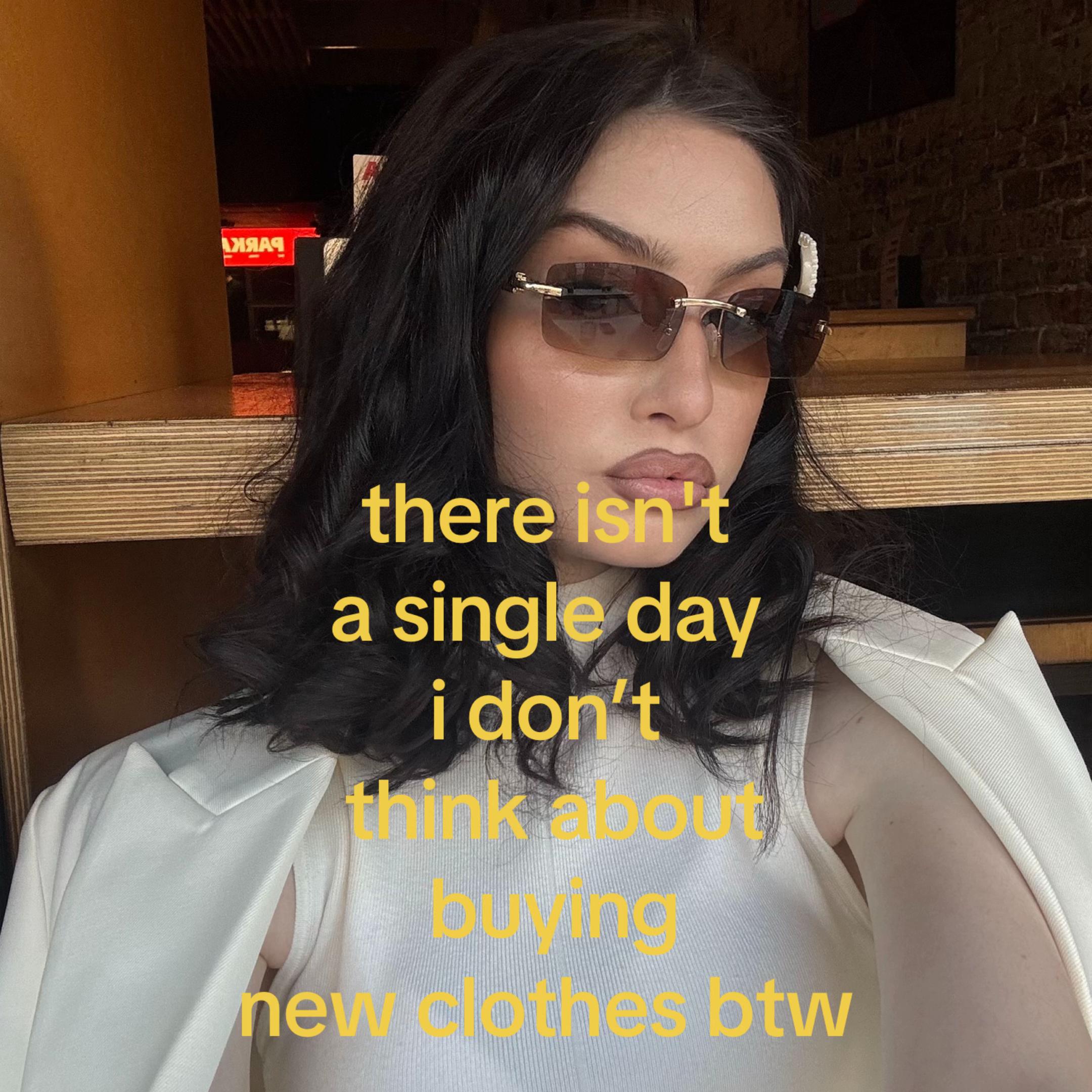 @whotfisellinaa