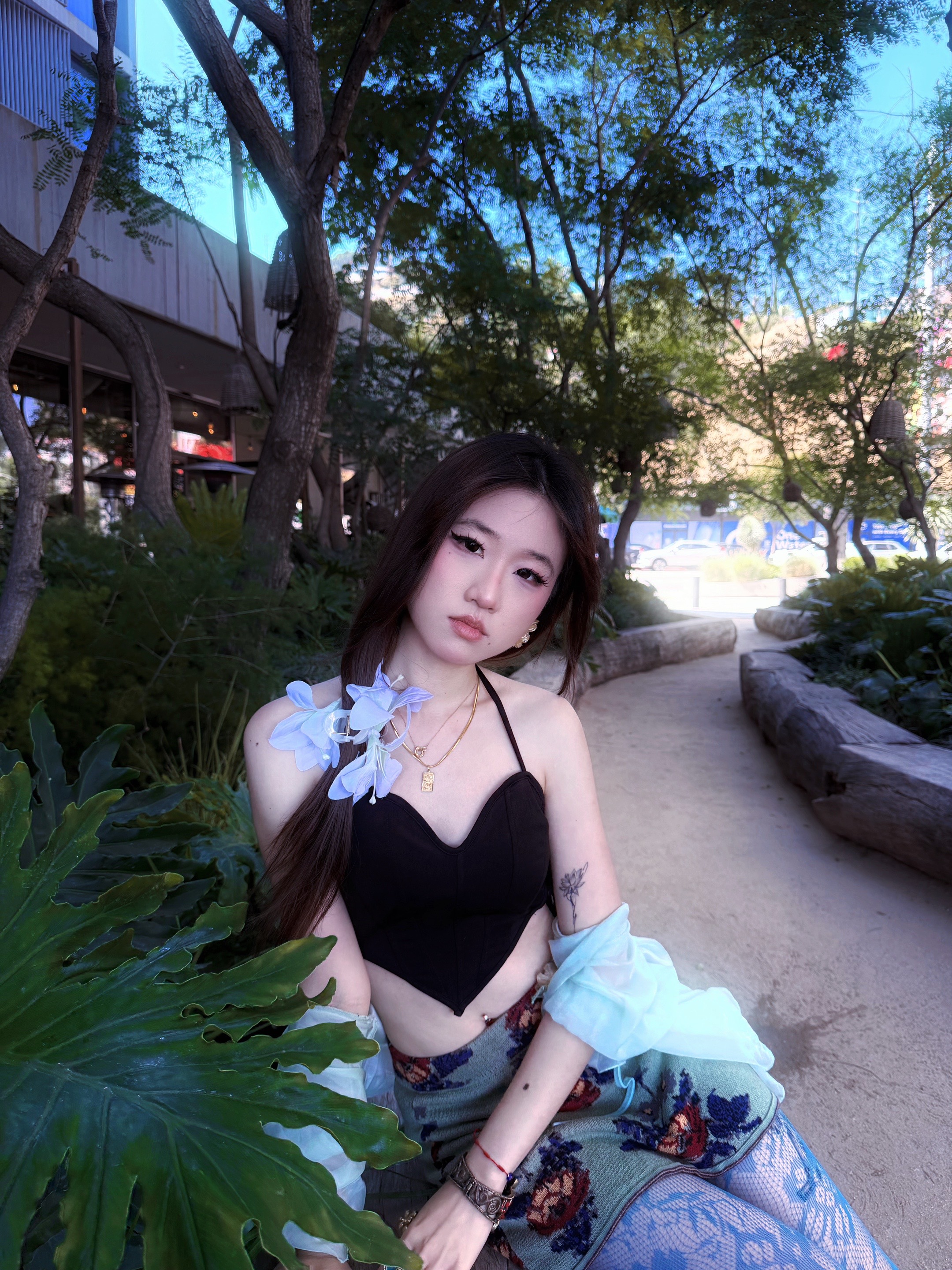 @Lo3tus