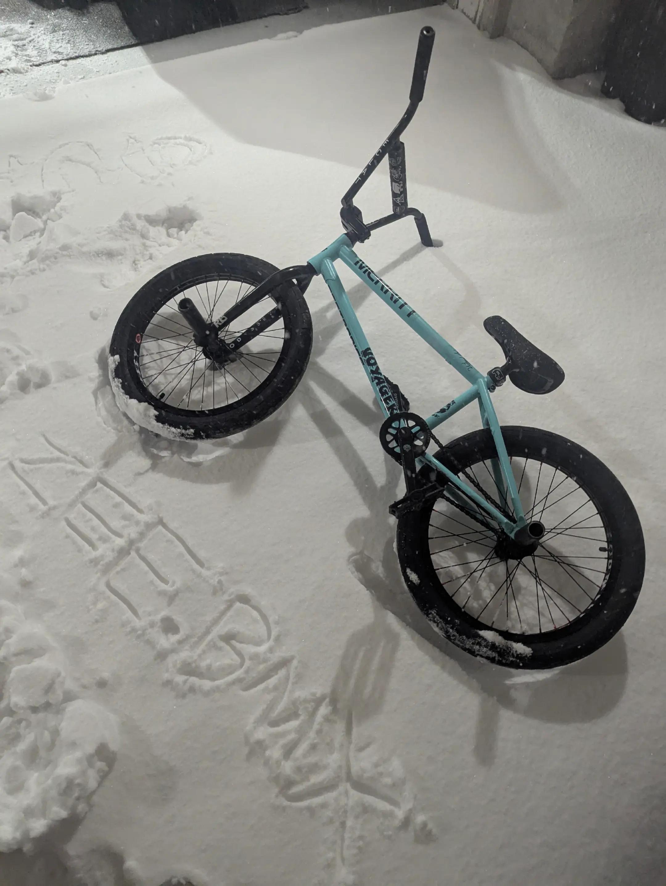 @zee.bmx