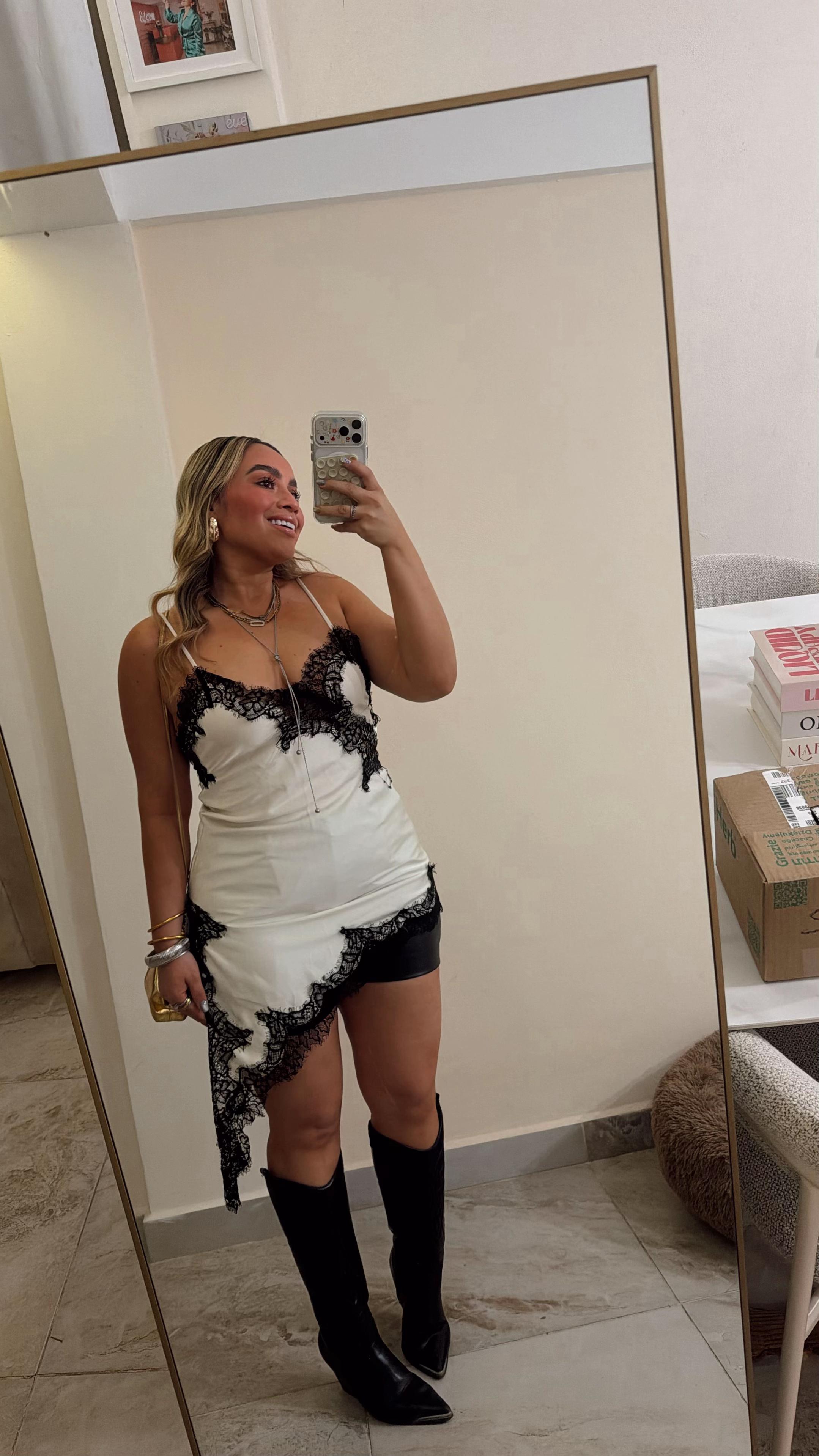 @Salma López