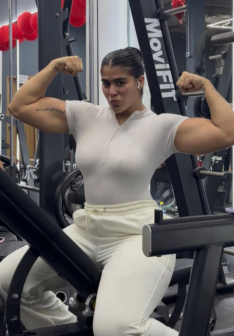 @Daniela✨