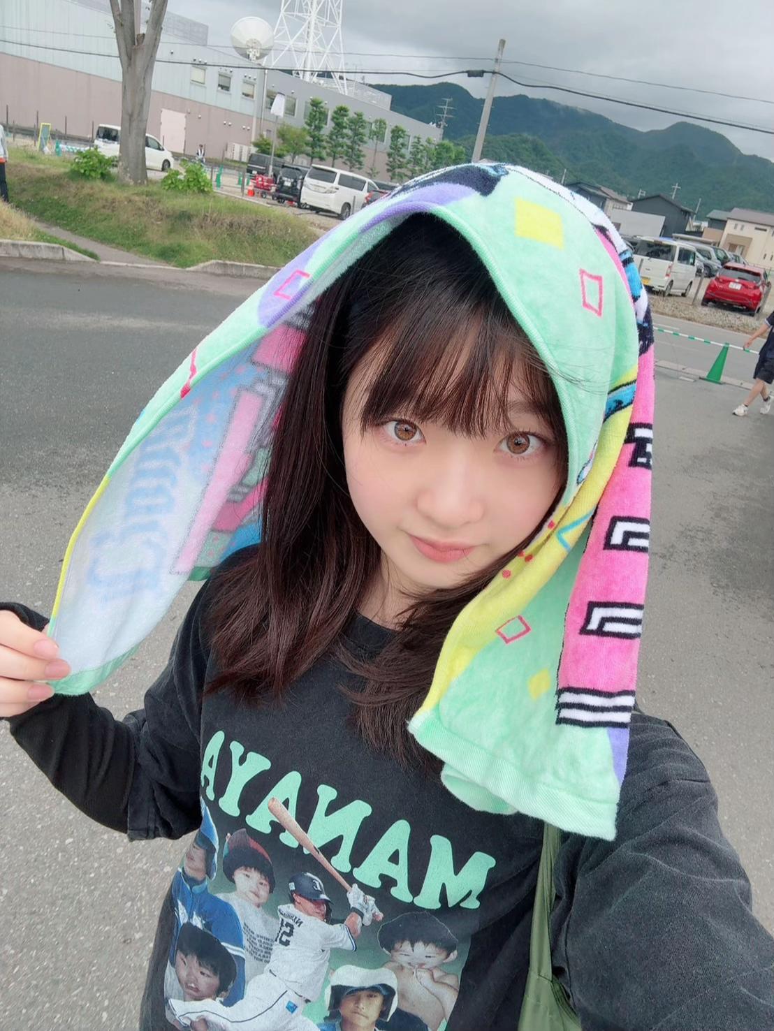 @しの