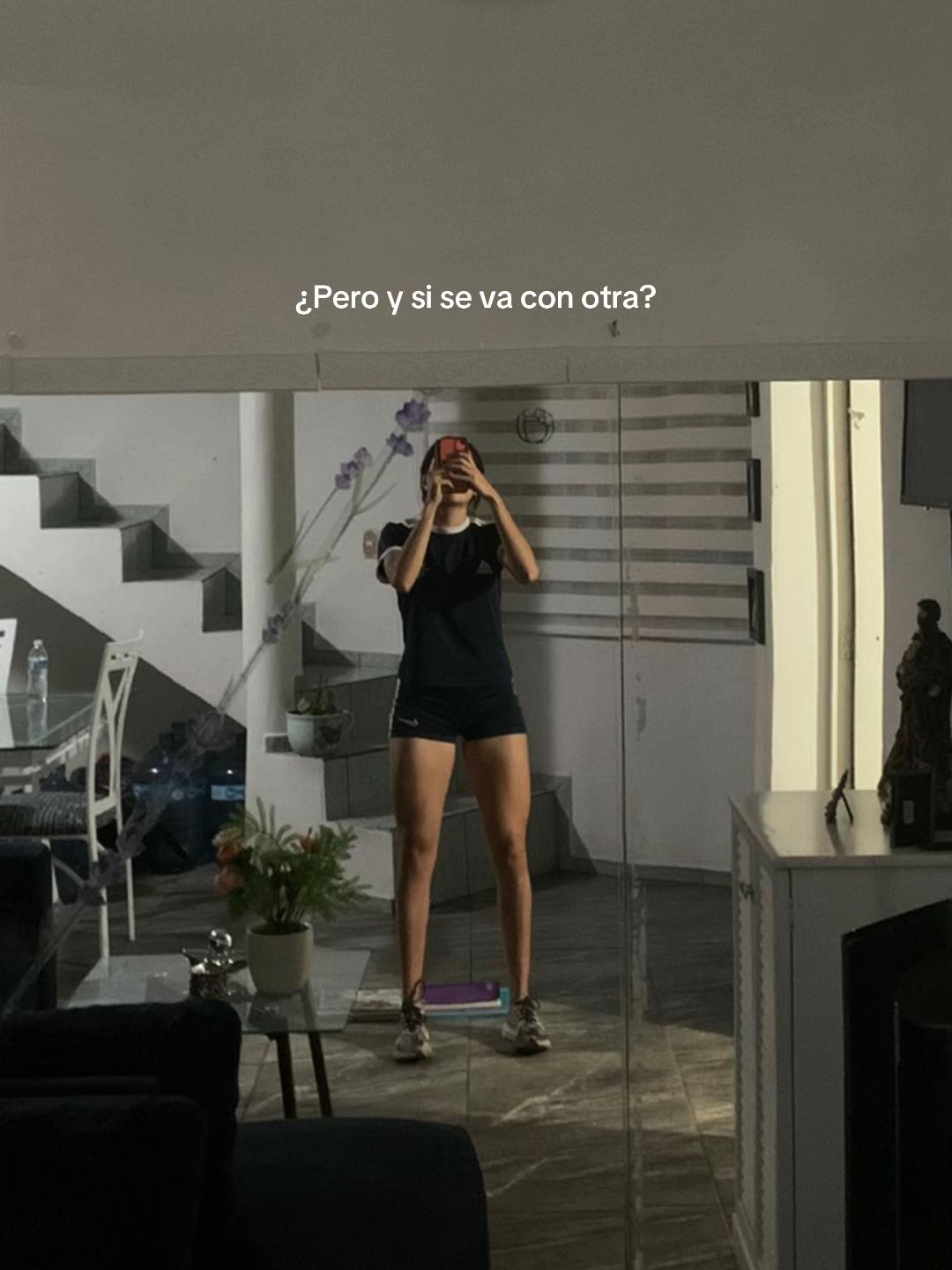 @Zurdita