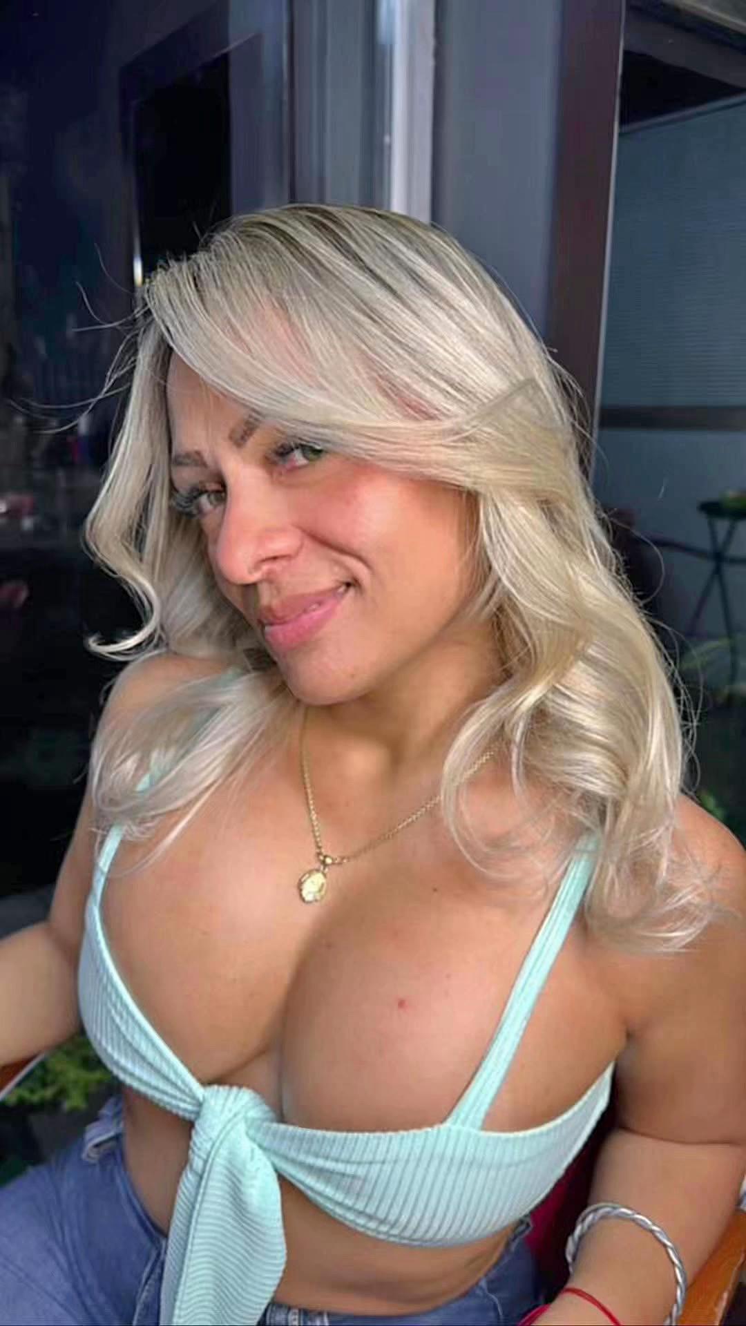 @Vecky25