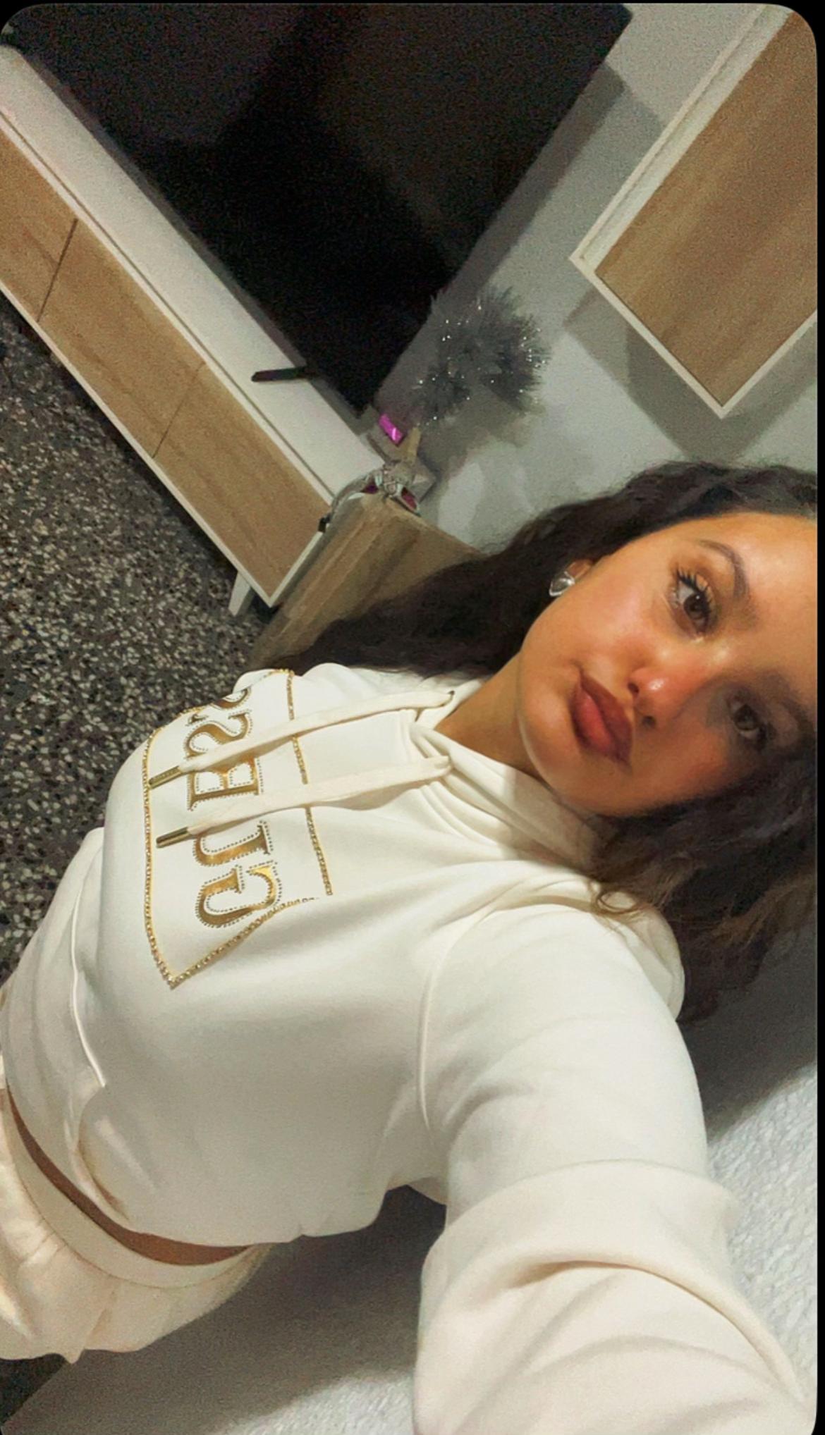 @adelina_7373
