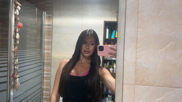 @Alba Quiñones