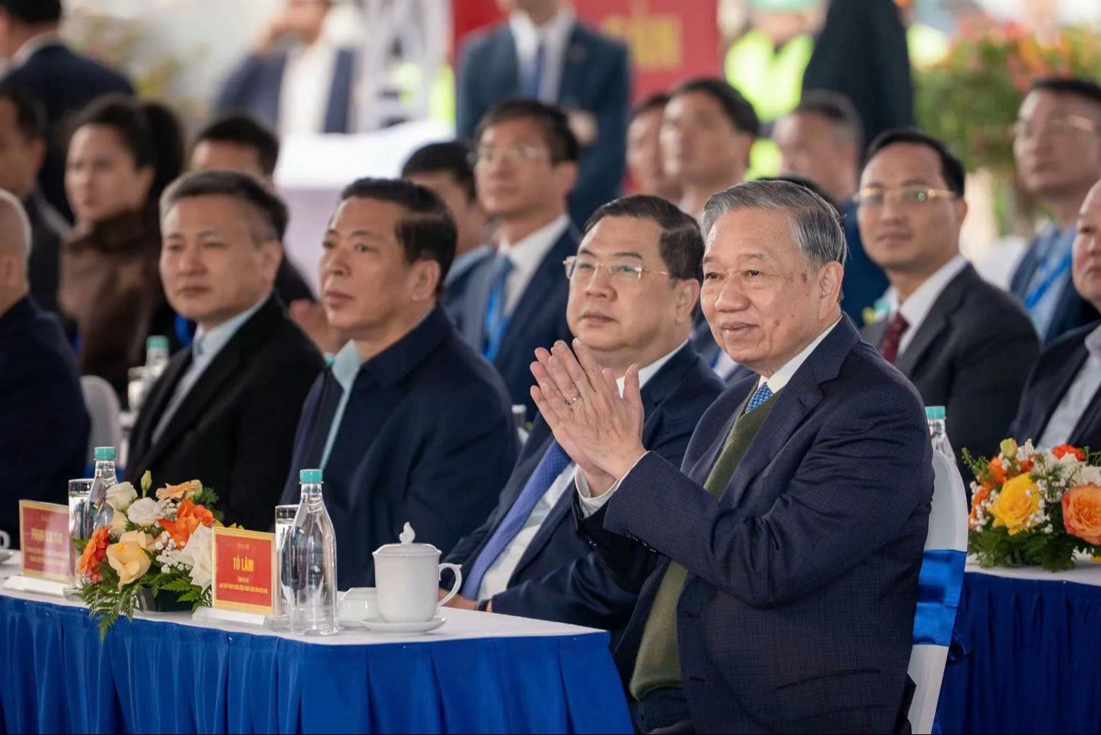 @Kỳ tích Sông Hồng
