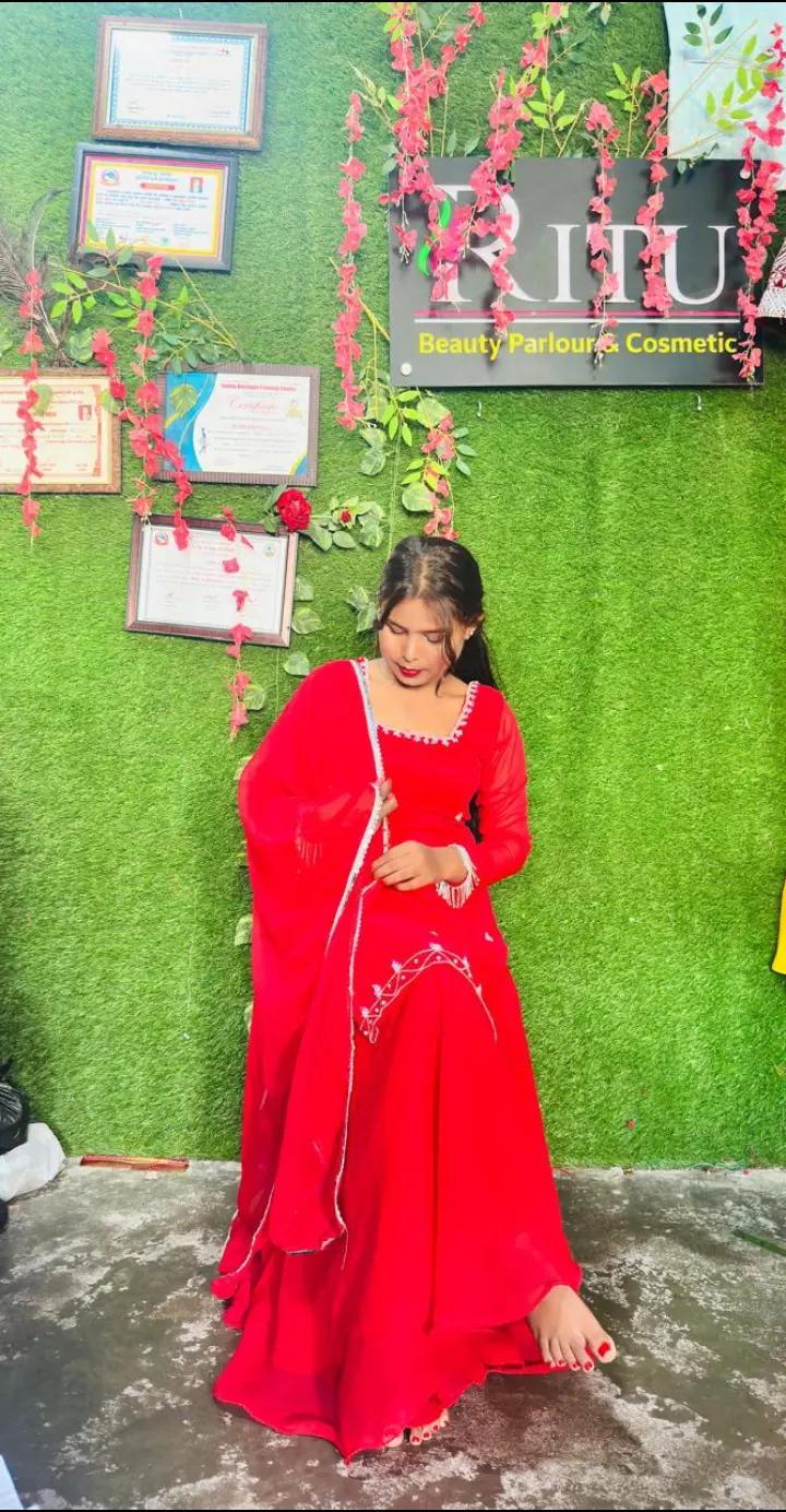 @👑pinky pahari 🍁💚🥀