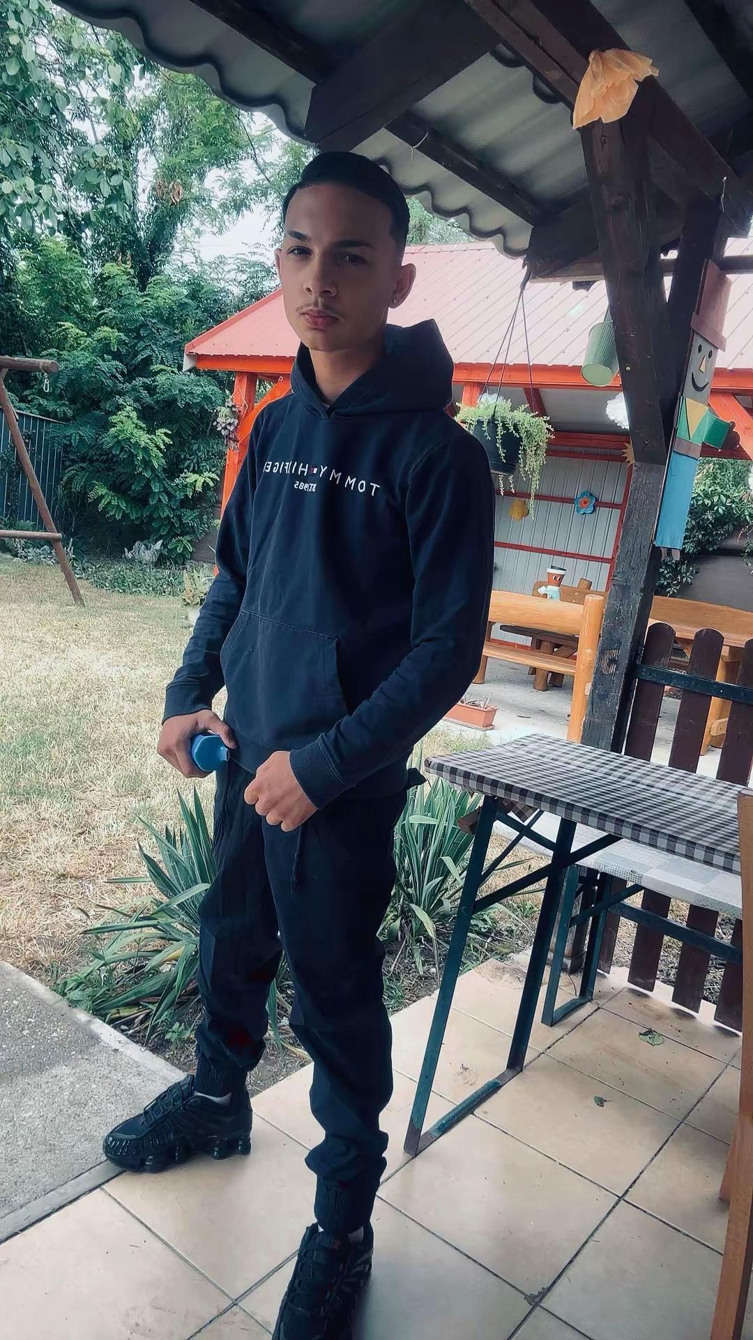 @DANI🖤🩶🤍