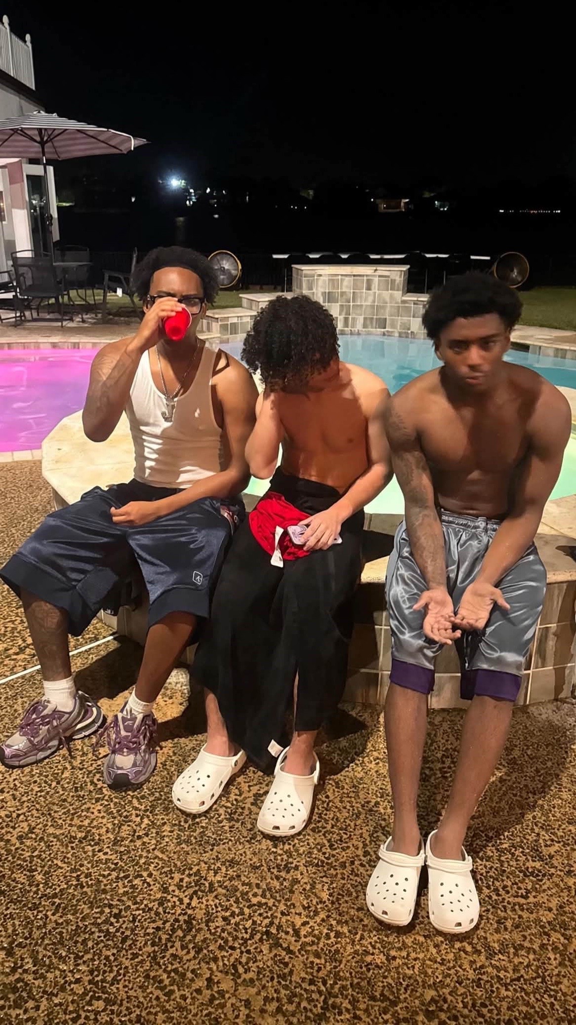 @🥊