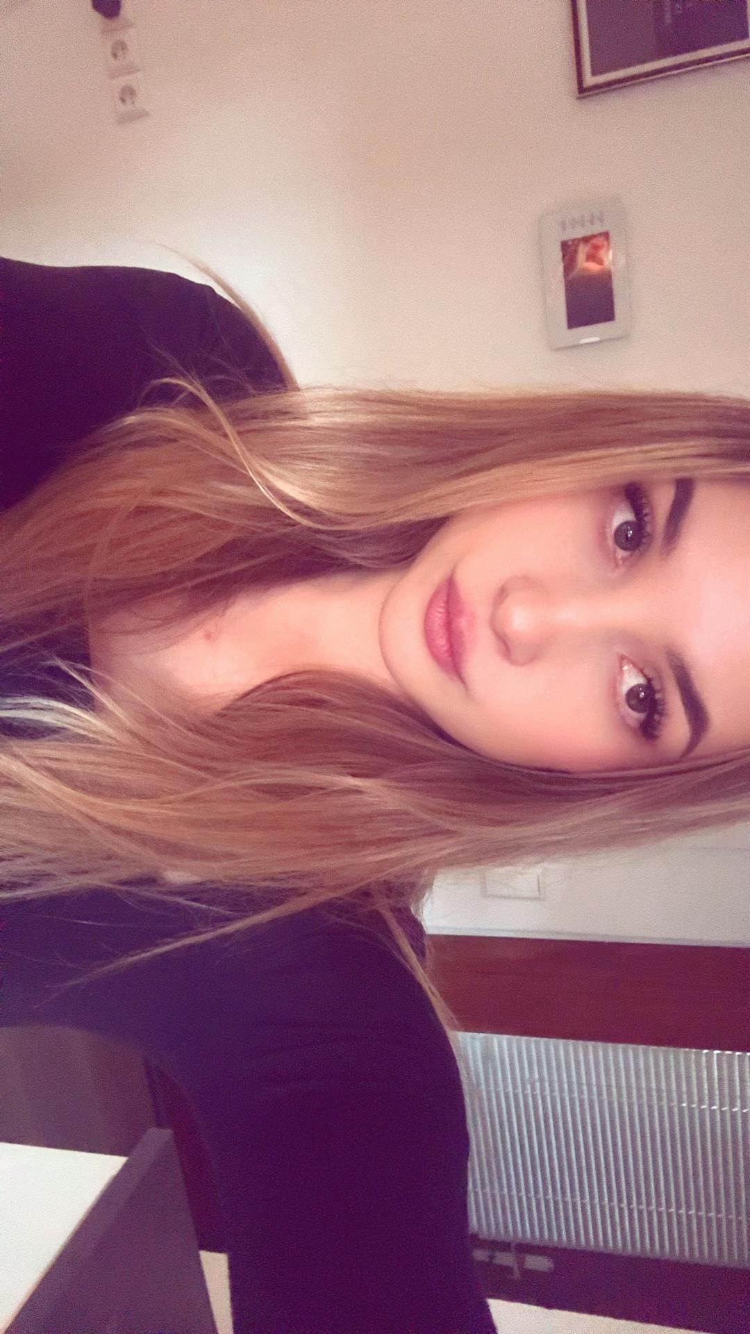 @🗽 V i k t &oacute; r i a 🗽