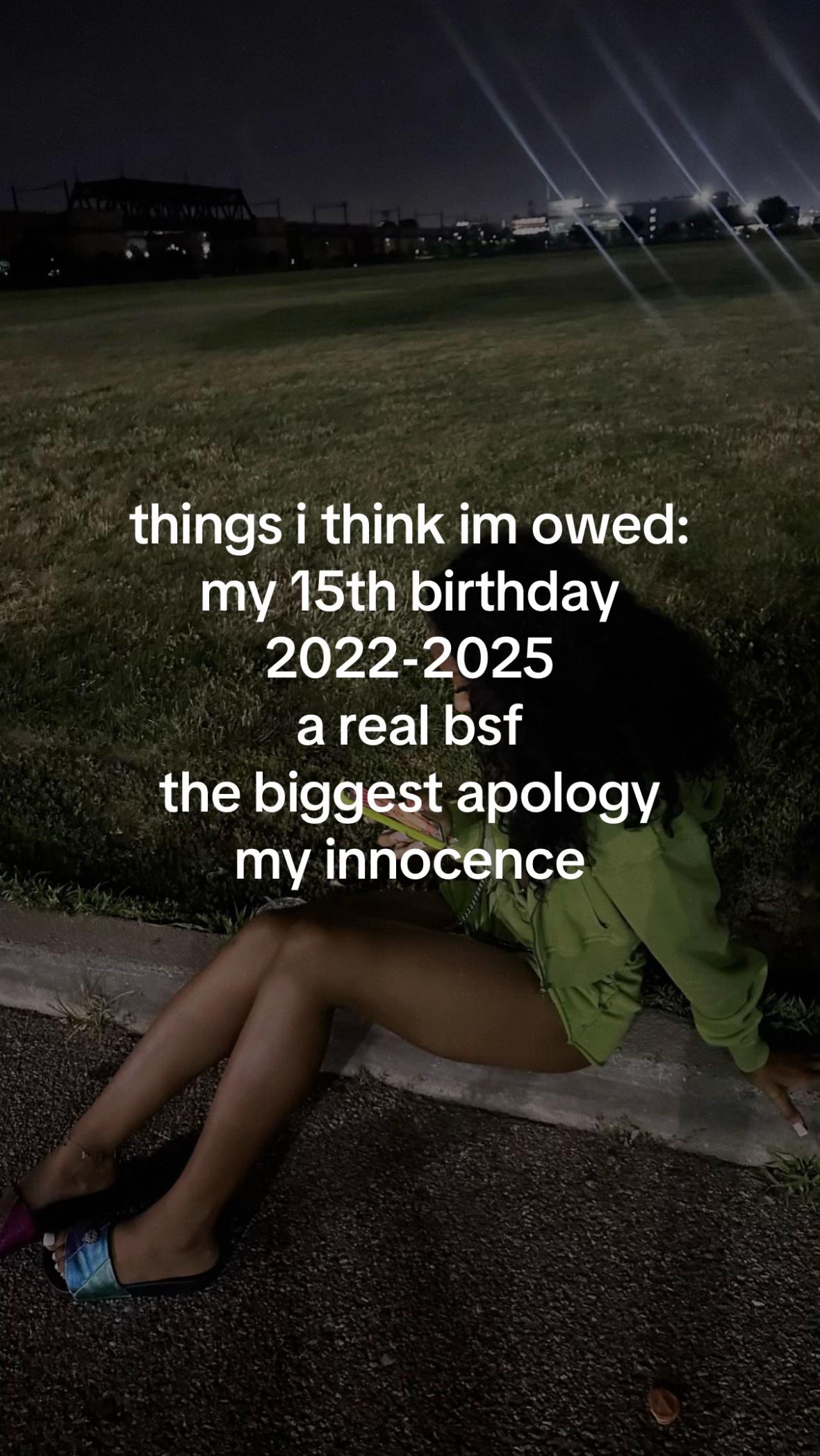 @𝒱