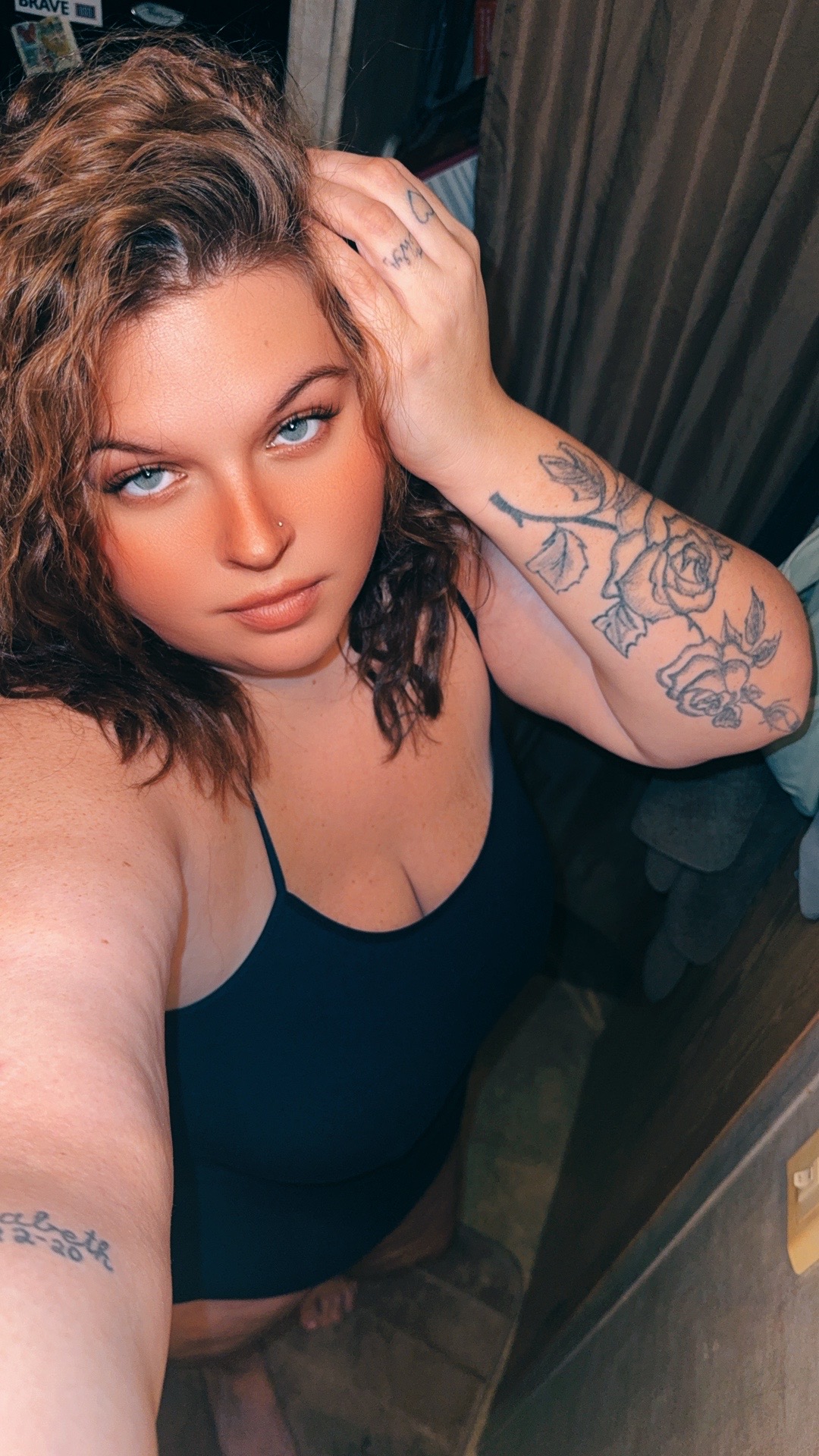 @💦Blue eyes and thick thighs💦