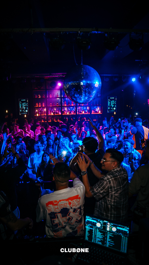 @CLUBØNE