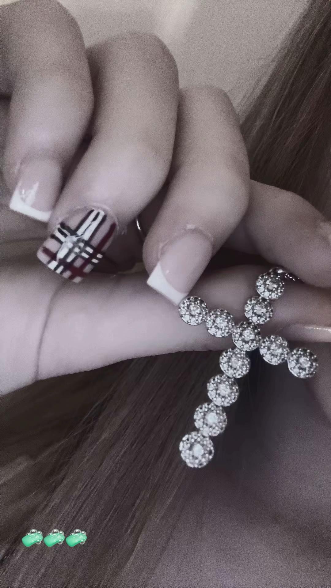 @‘ 𝘼 𝙫 𝙖 ᥫ᭡.