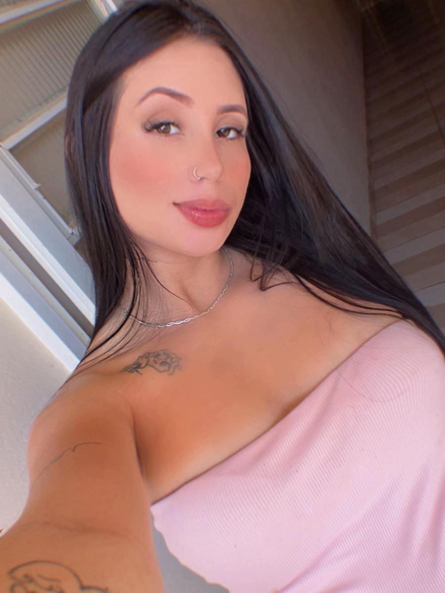 @L&iacute;via Almeida