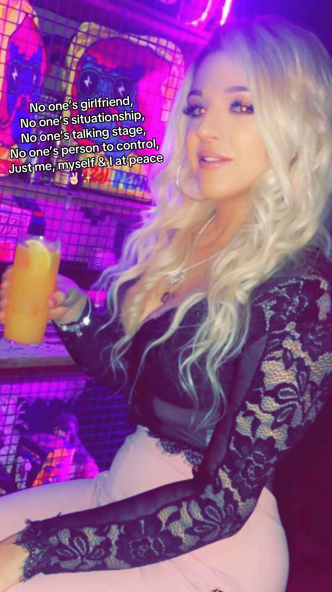 @xholliexb