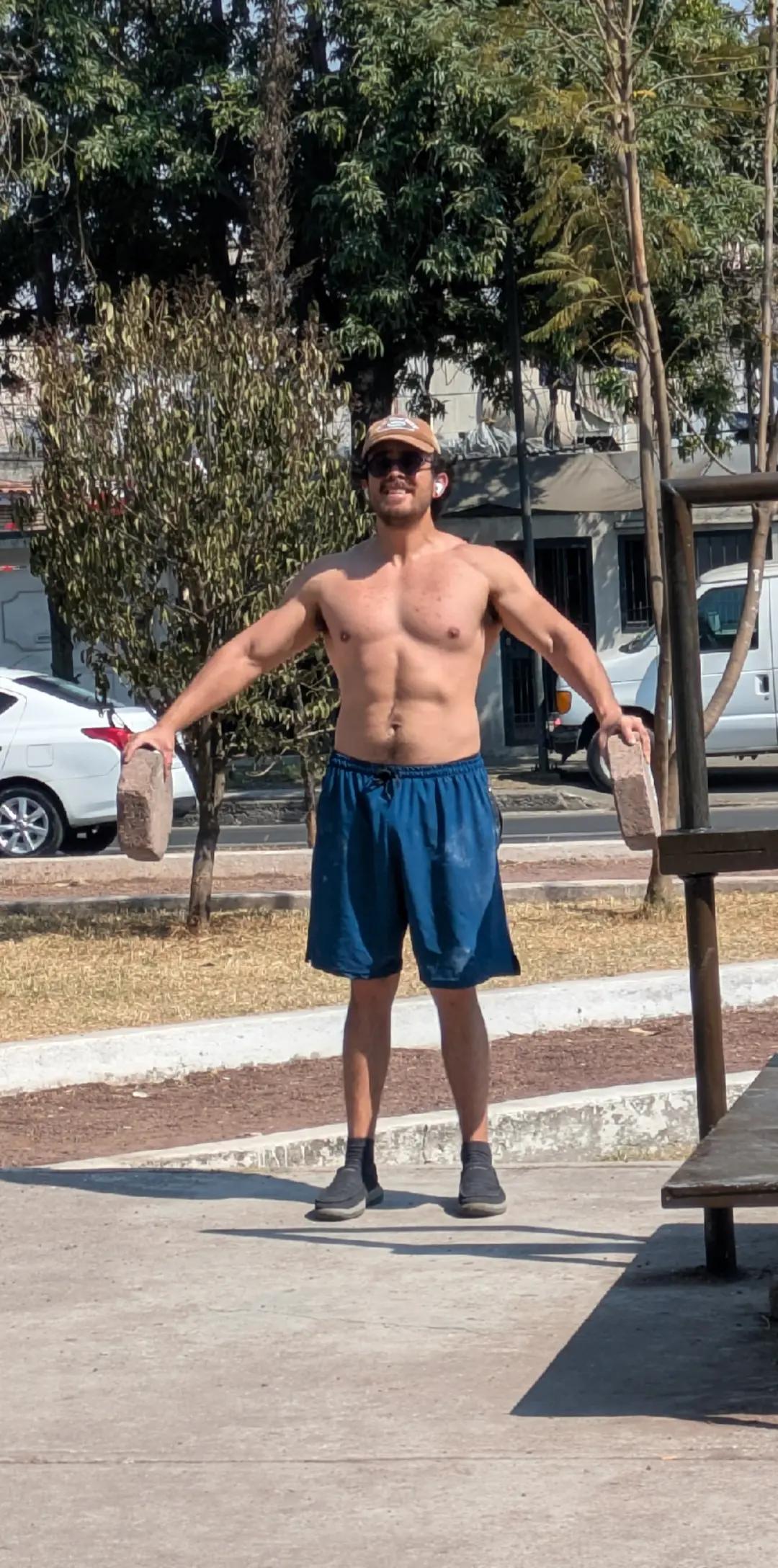 @Alambrito
