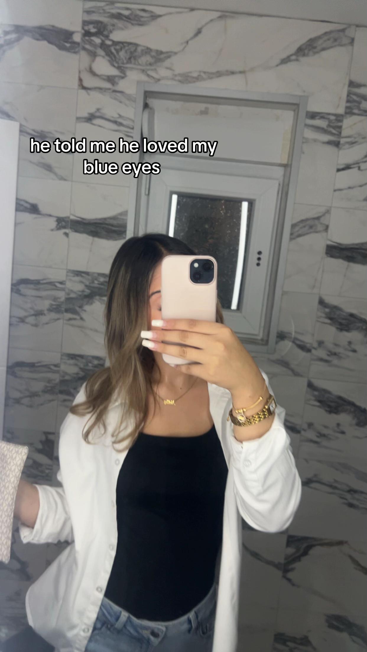 @𝒩