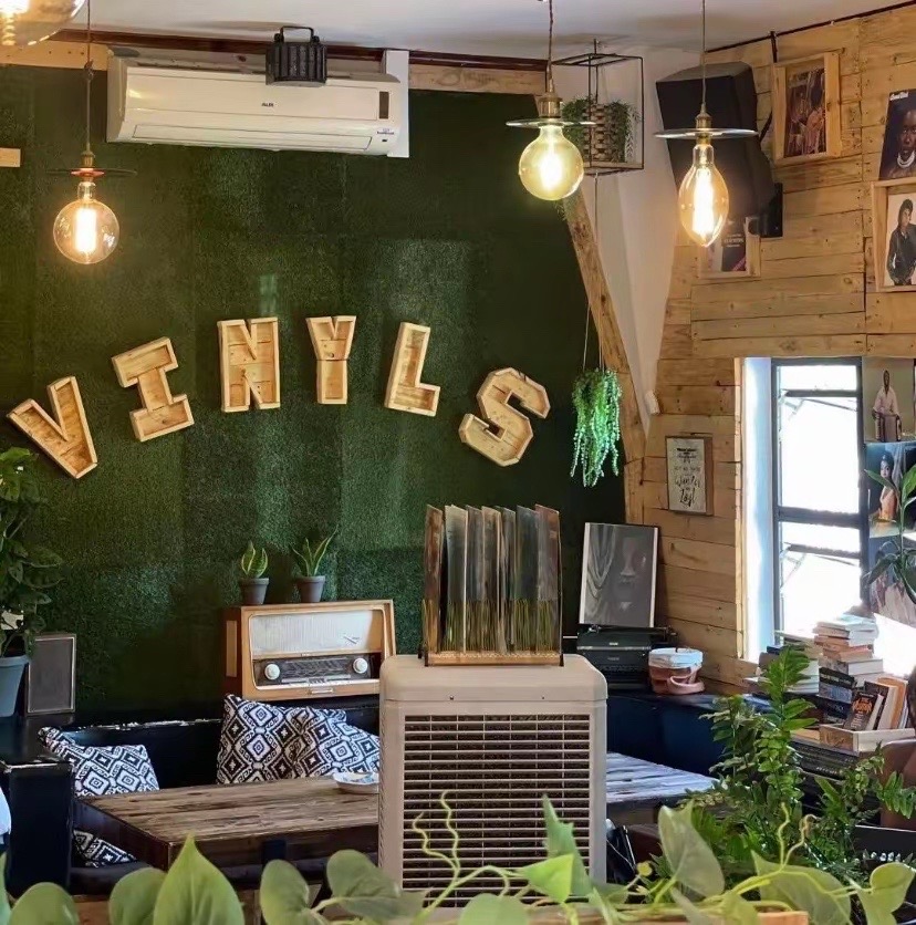 @Vinyls