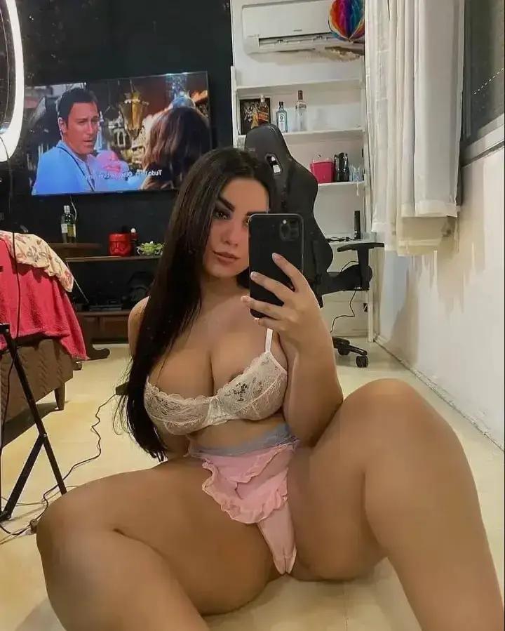 @Amelia Curvy