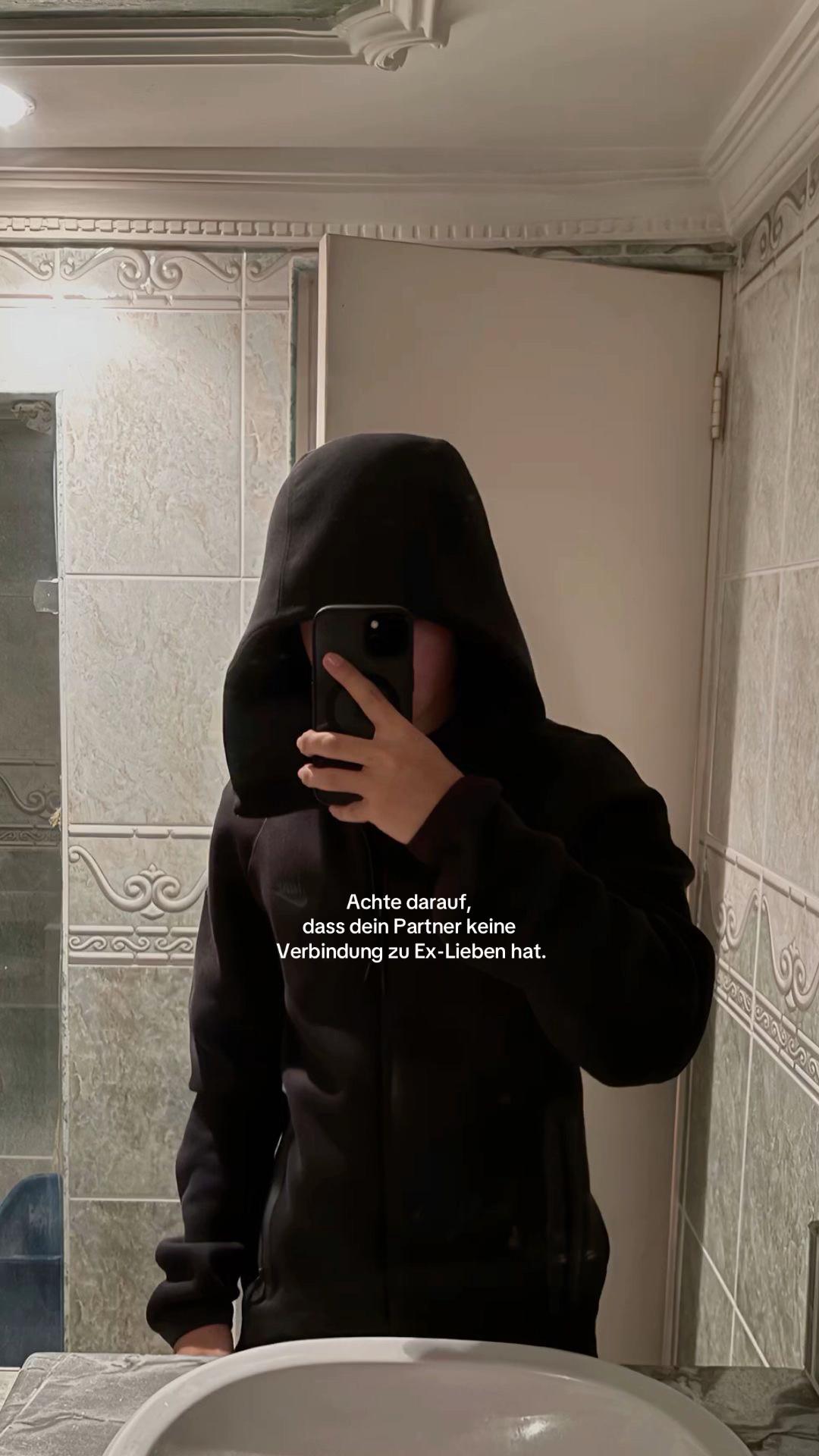 @⁻