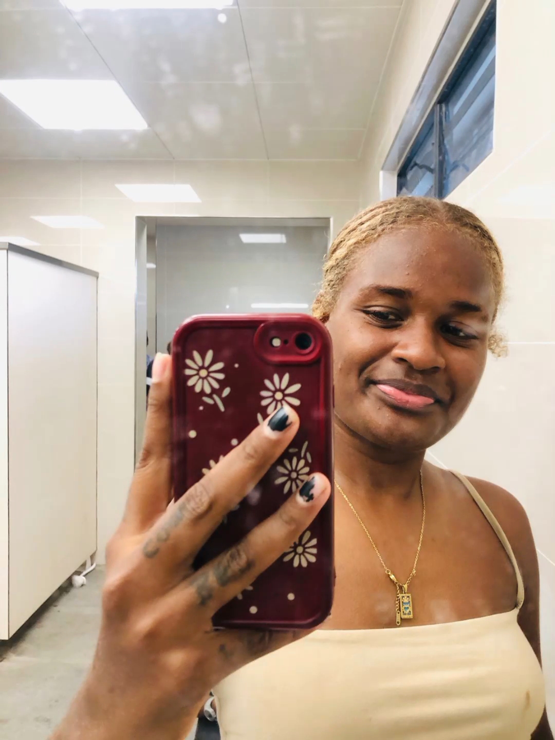 @M: white🦋💋