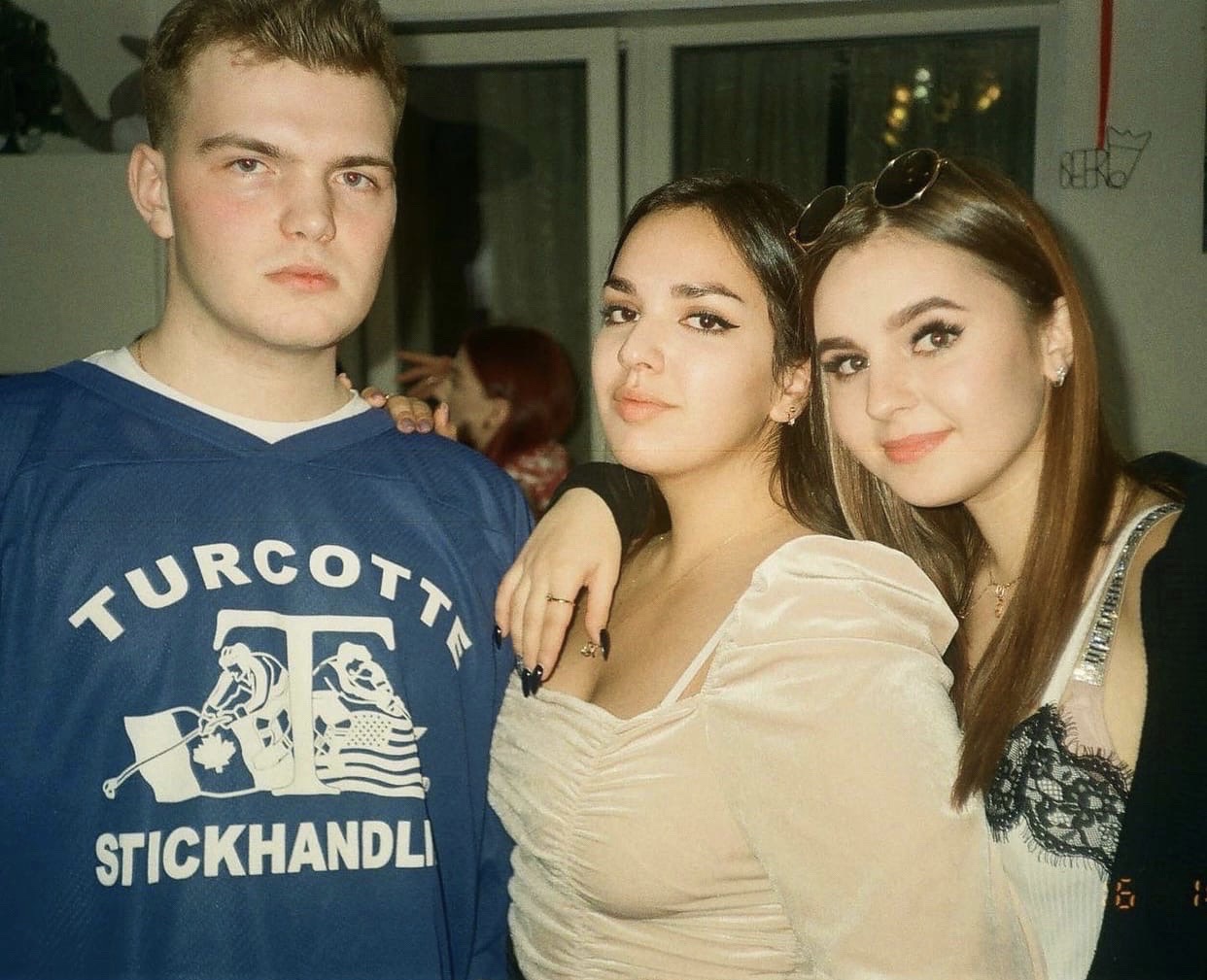@hello.