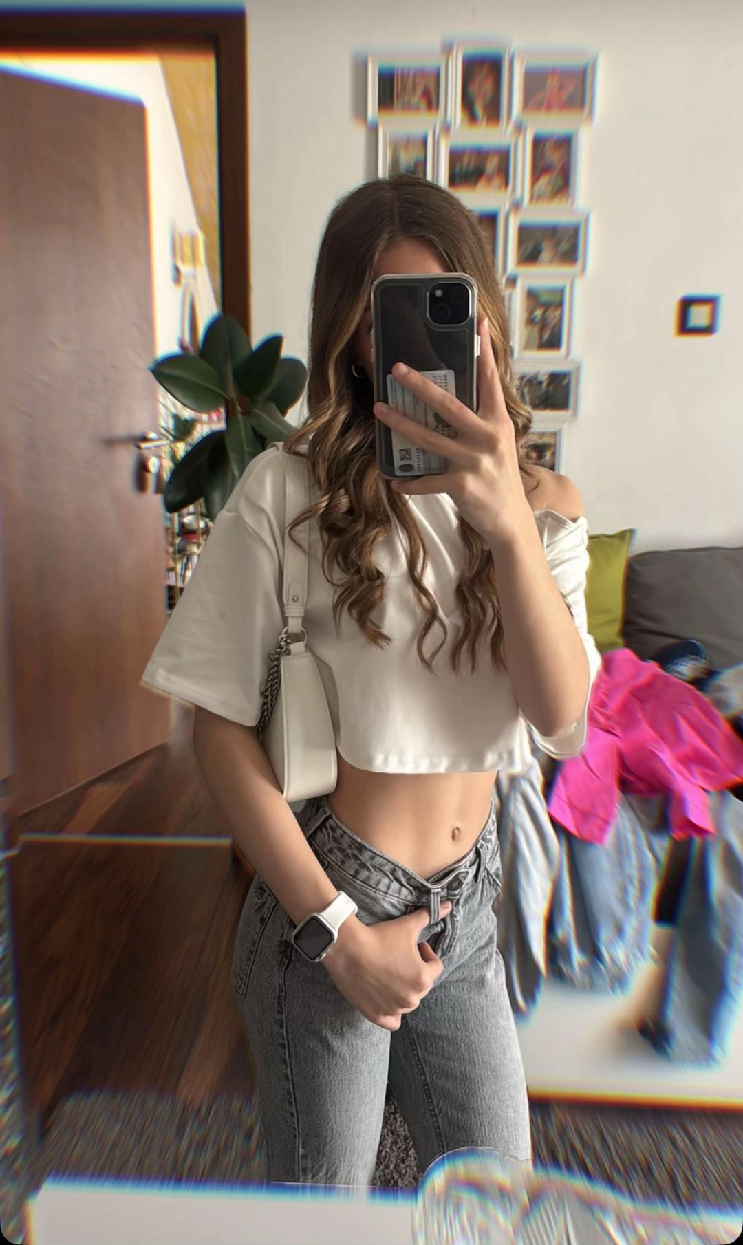 @👾