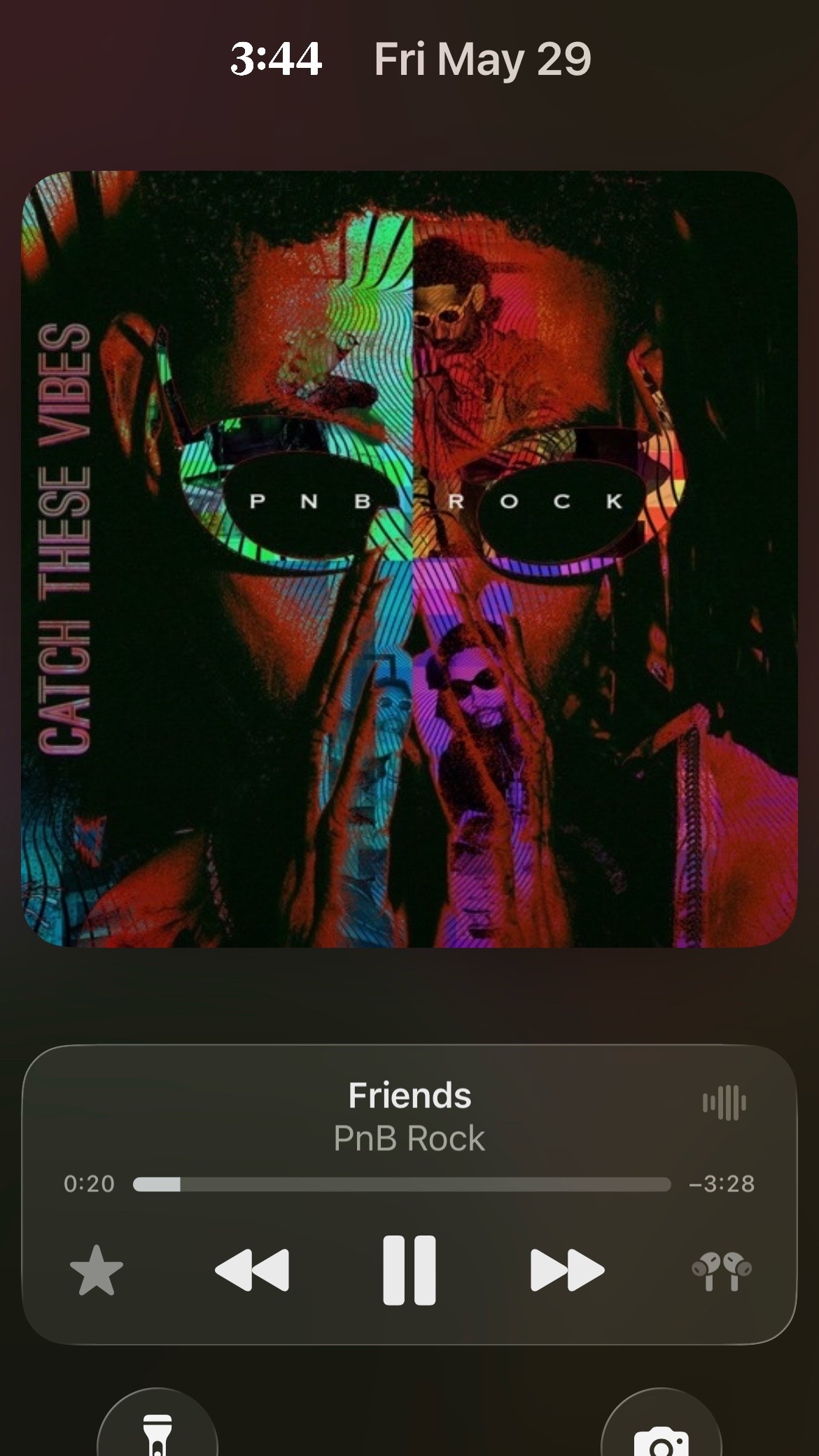 @Tatii B