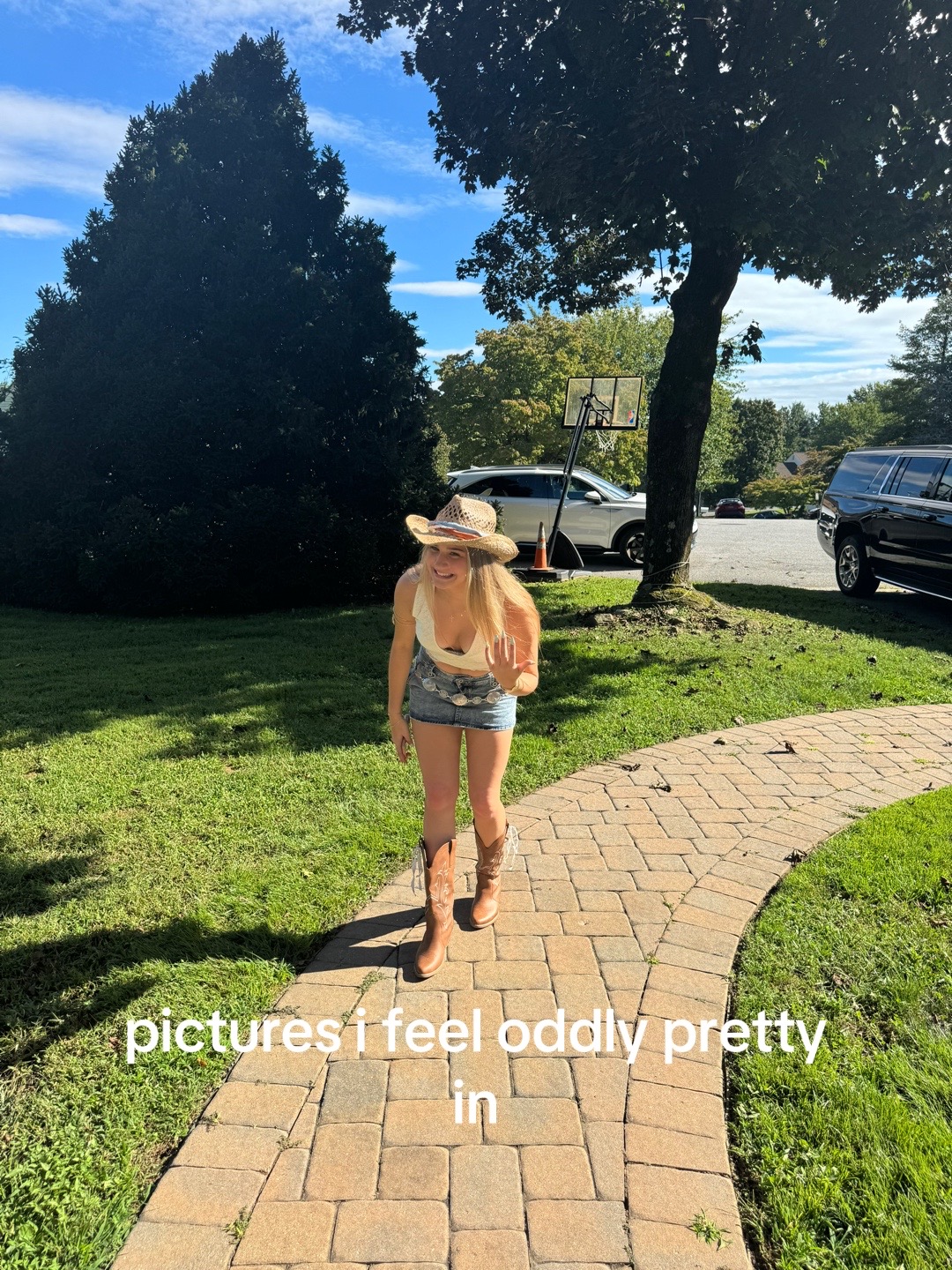 @Bella