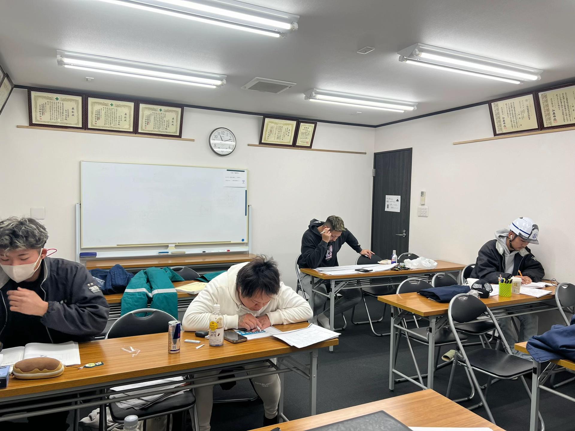 @信建設で働く俺