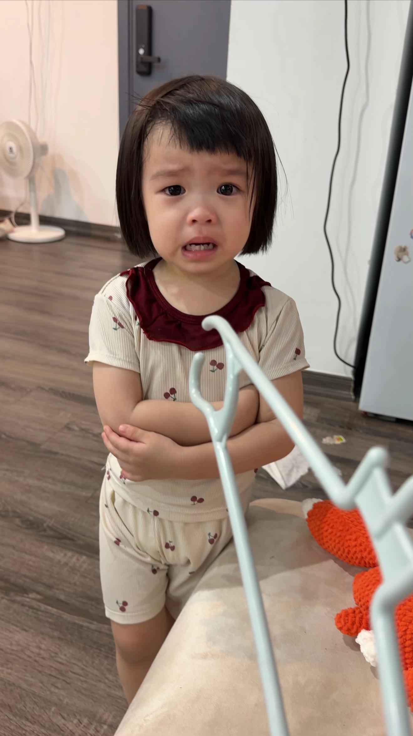 @Vy hư hư